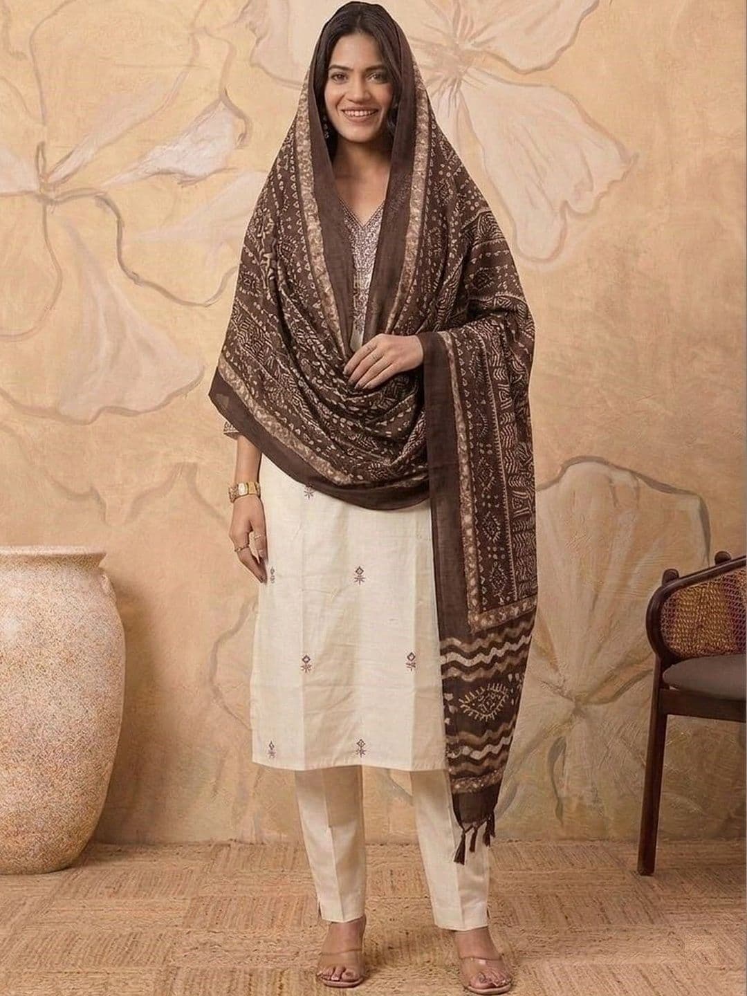 House of Pataudi Women Embroidered Thread Work Pure Cotton Kurta with Trousers & Dupatta thumbnail 3