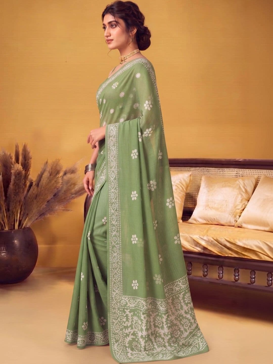 MAGNEITTA Floral Embroidered Pure Chiffon Designer Saree thumbnail 5