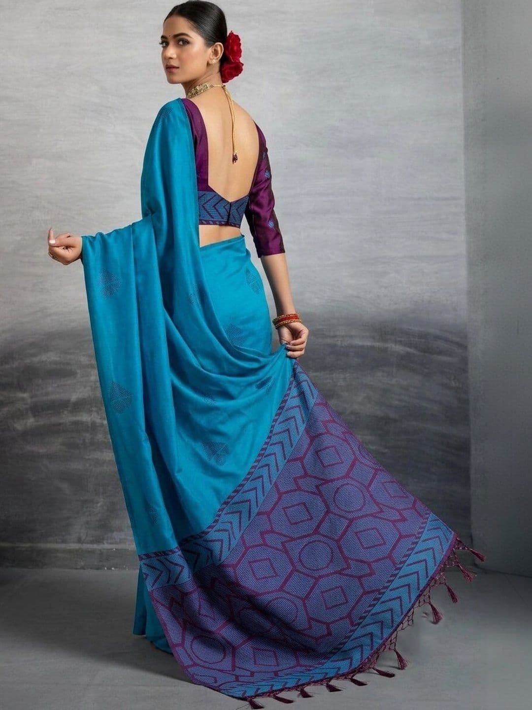 UMANTA Woven Design Silk Blend Banarasi Saree thumbnail 6