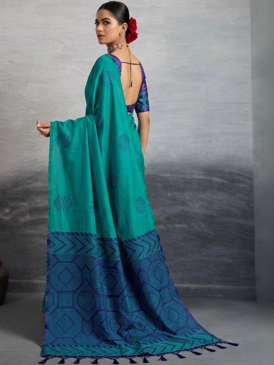 UMANTA Woven Design Silk Blend Banarasi Saree thumbnail 4