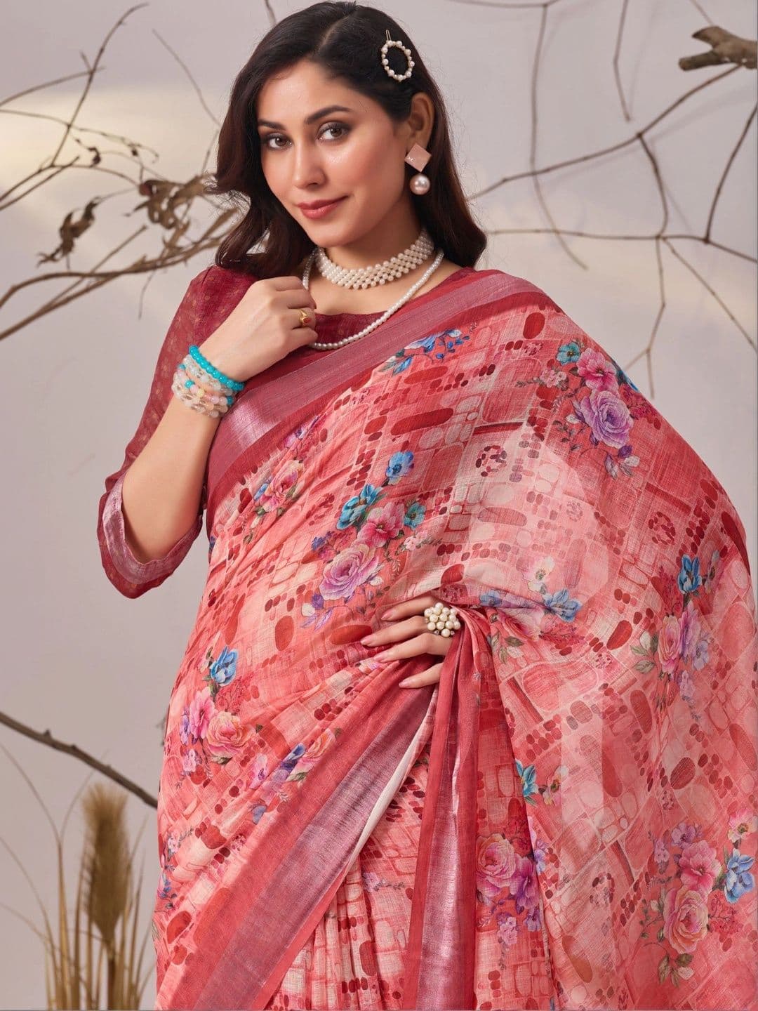 DIVASTRI Floral Linen Blend Designer Saree thumbnail 3
