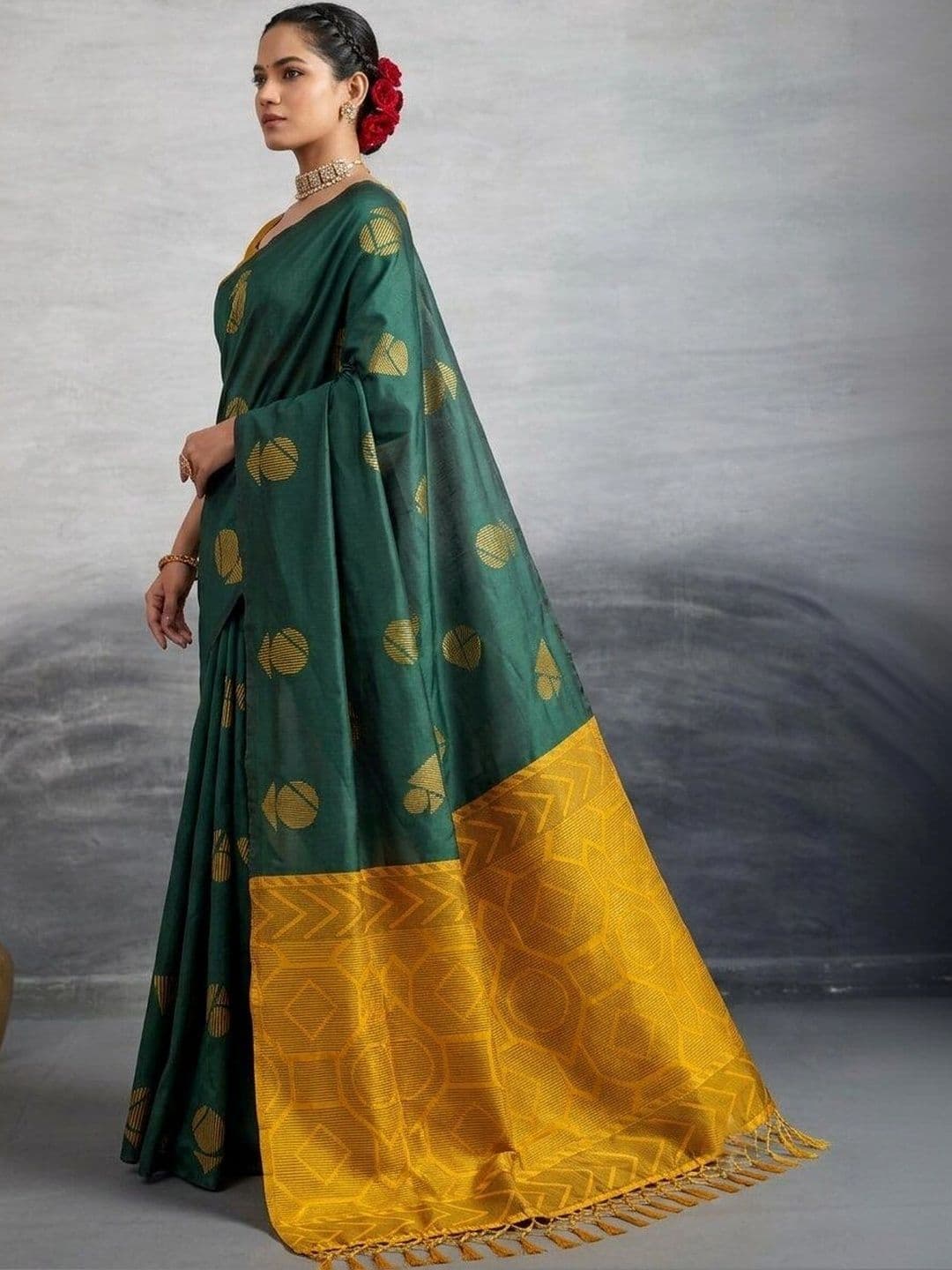 UMANTA Woven Design Zari Silk Blend Banarasi Saree thumbnail 5