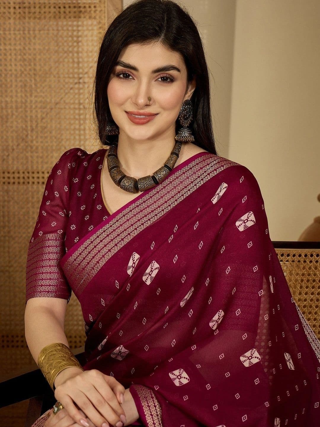 NARIVESH TRENDS Silk Blend Saree thumbnail 2