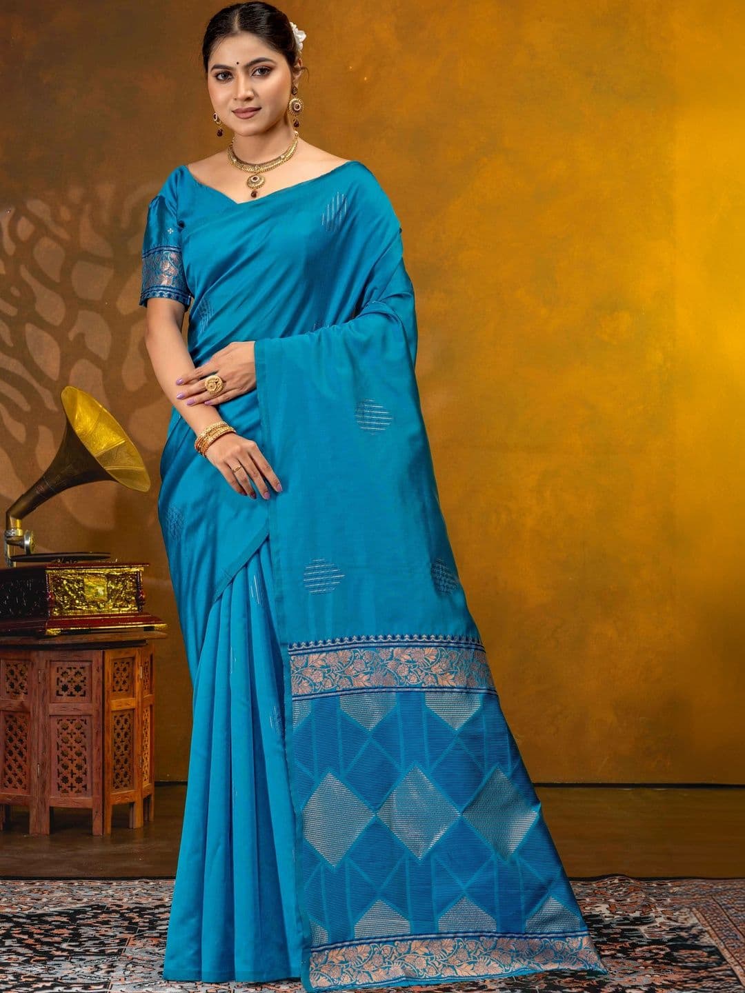 UMANTA Woven Design Zari Silk Blend Banarasi Saree - view 1