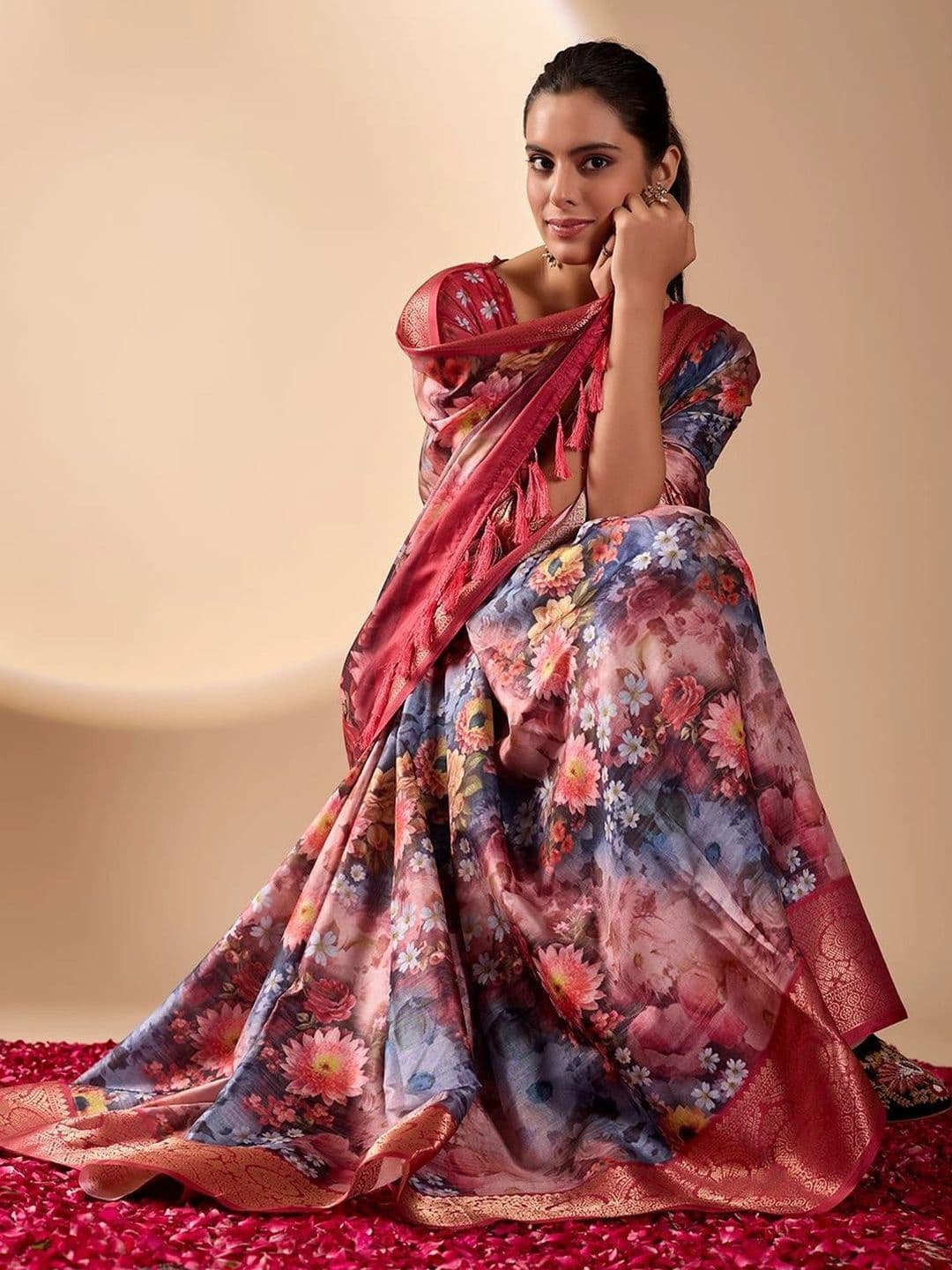 Mitera Floral Zari Silk Blend Designer Saree thumbnail 6