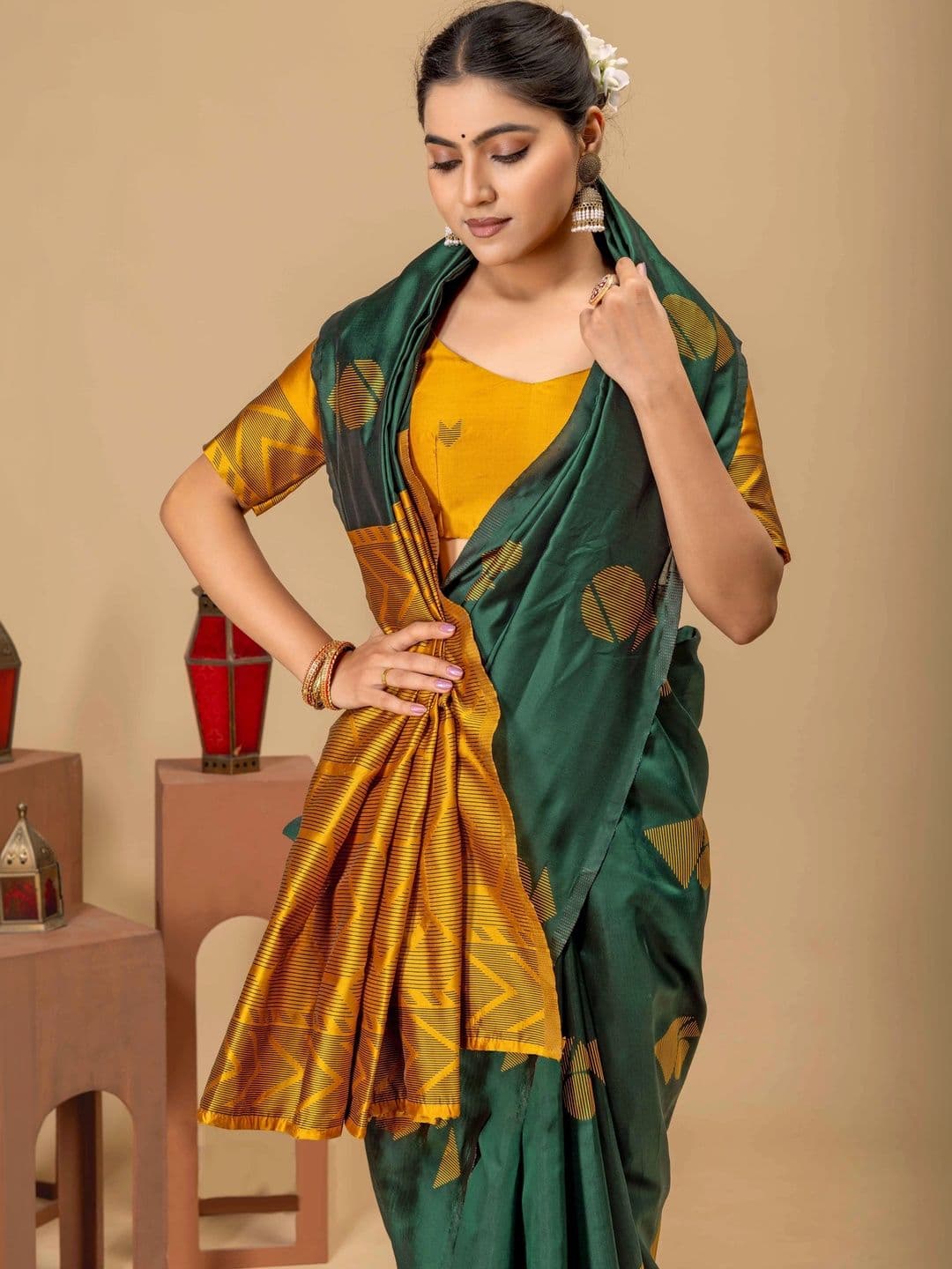 UMANTA Woven Design Zari Silk Blend Banarasi Saree thumbnail 6