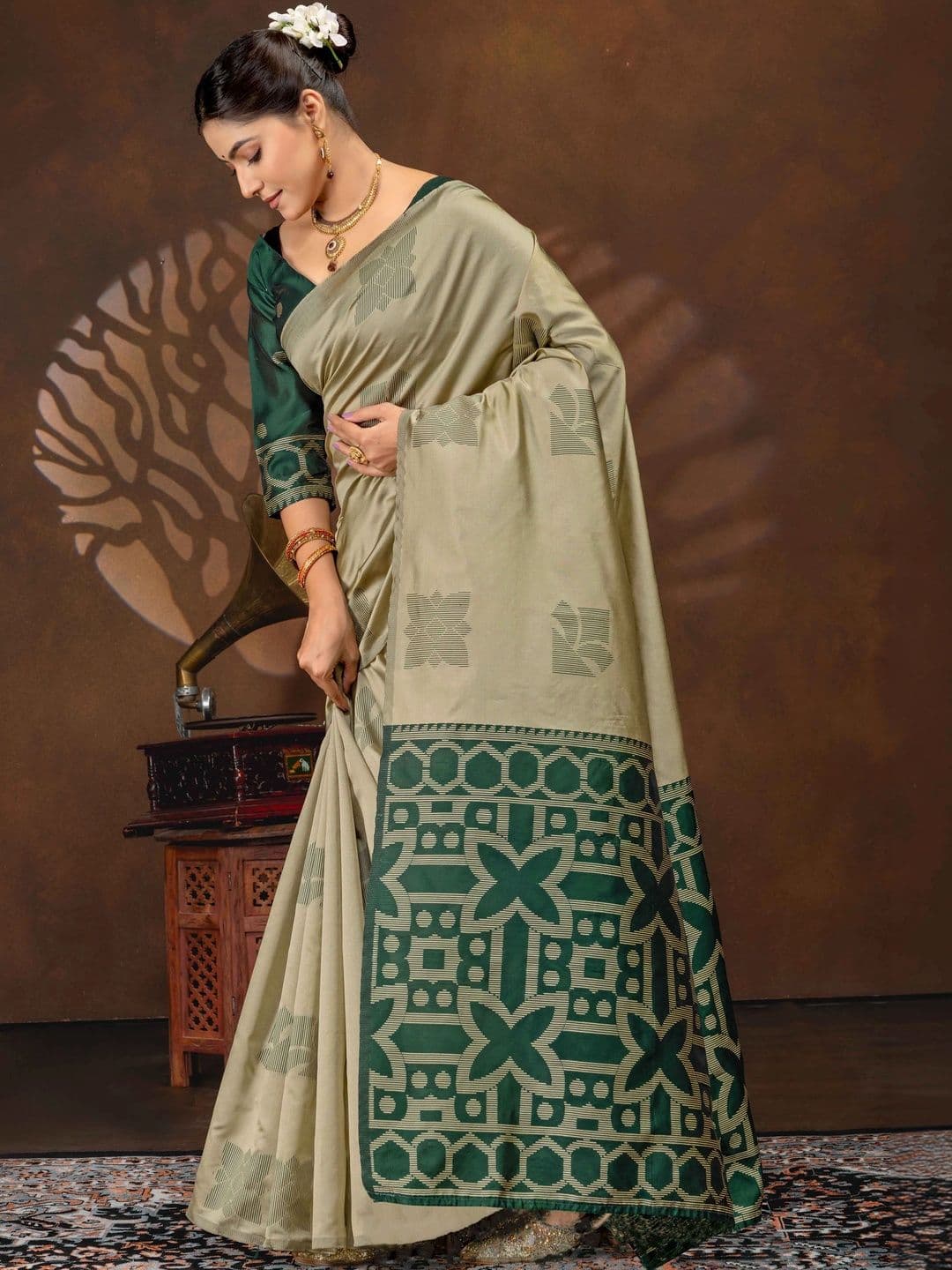 UMANTA Zari Silk Blend Banarasi Saree thumbnail 6
