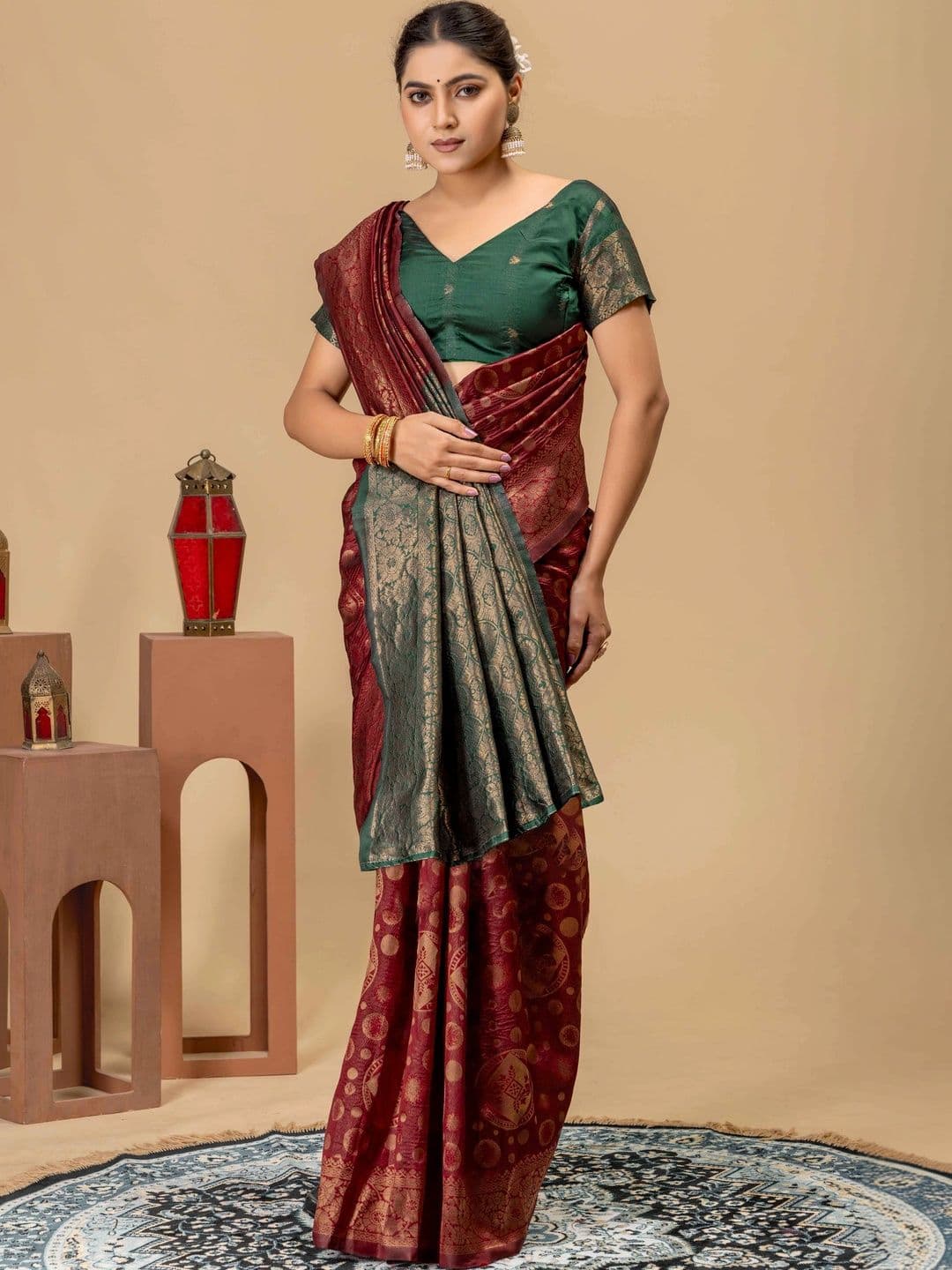 UMANTA Ethnic Motifs Zari Silk Blend Banarasi Saree thumbnail 2