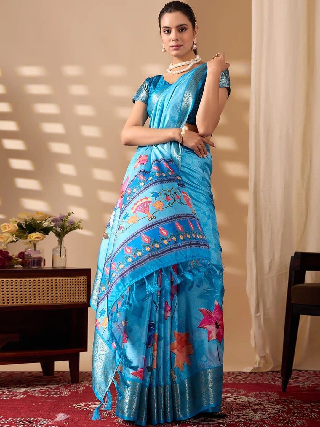 Mitera Floral Zari Silk Blend Designer Saree thumbnail 3