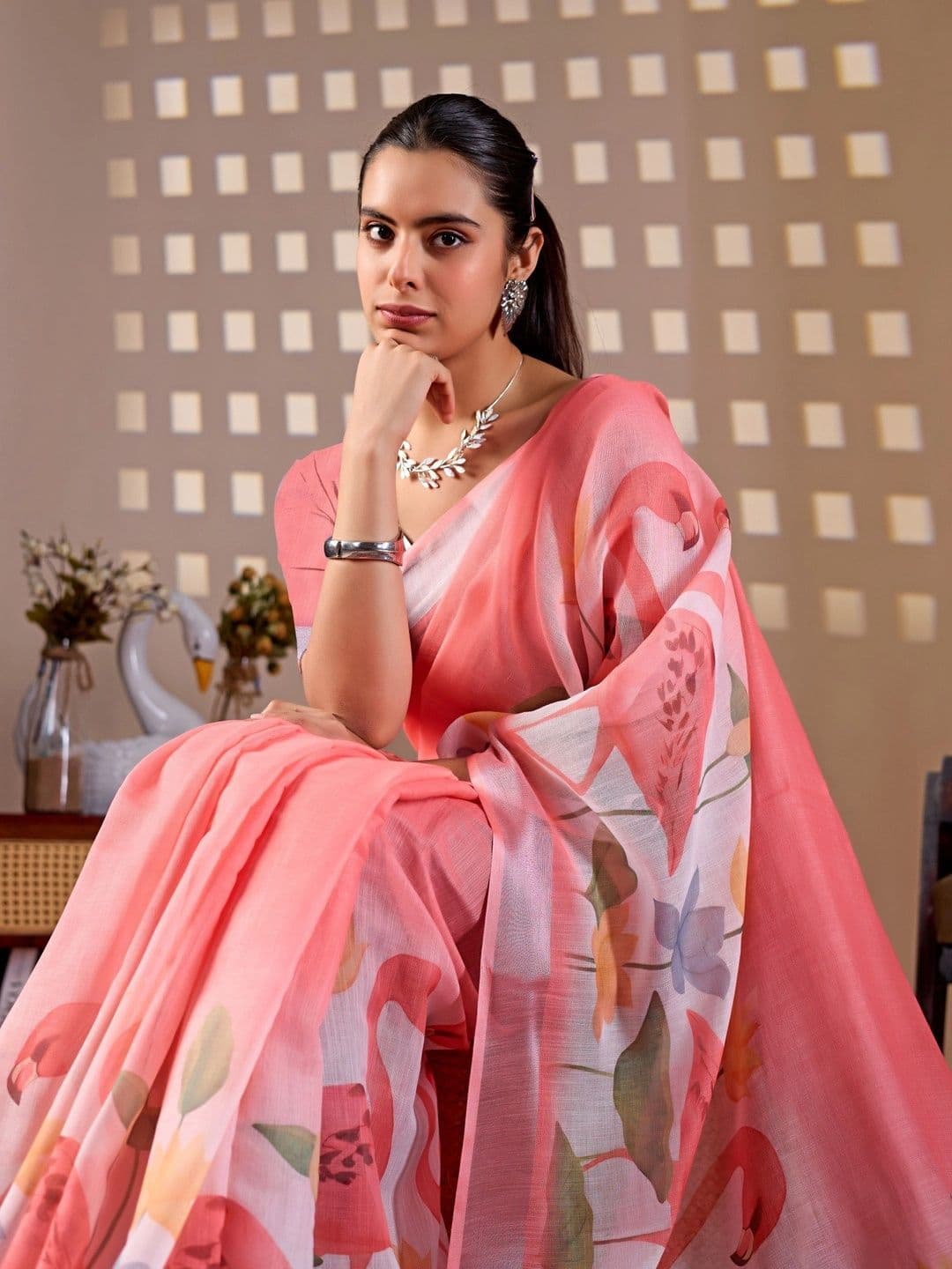 DIVASTRI Floral Zari Linen Blend Designer Saree thumbnail 3