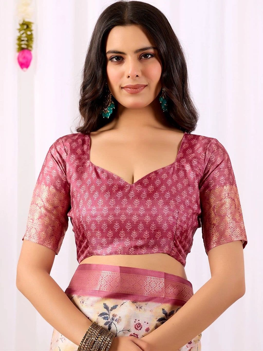 DIVASTRI Floral Zari Silk Blend Designer Saree thumbnail 7