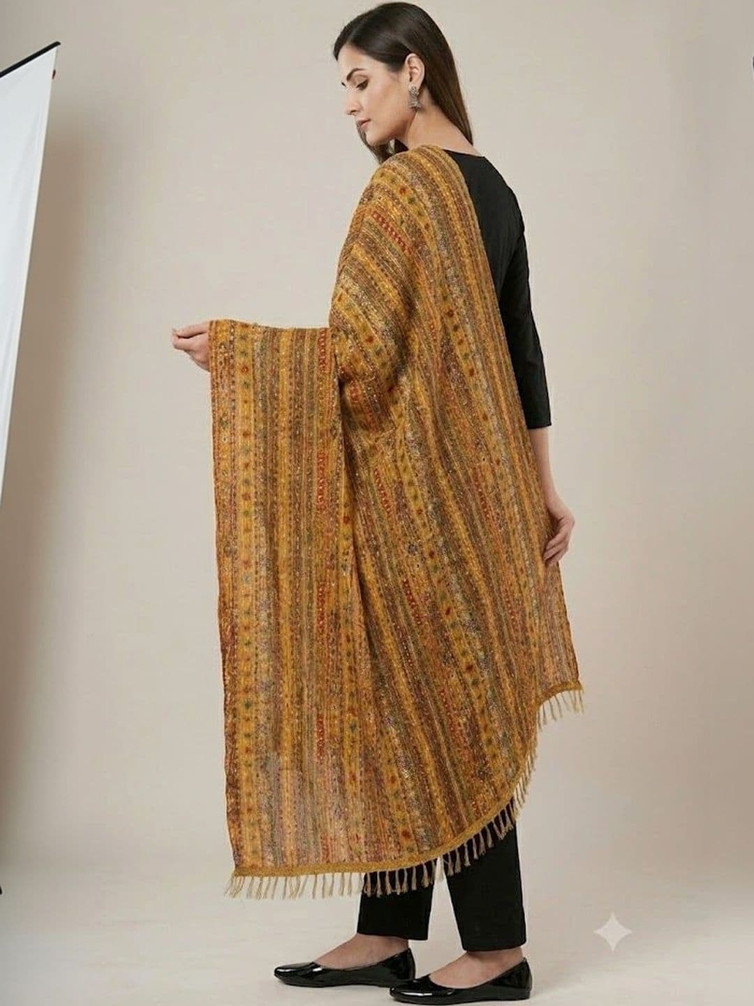 IVAARA Ethnic Motifs Embroidered Dupatta with Thread Work thumbnail 3