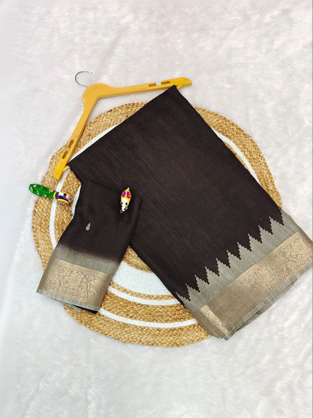 NARIVESH TRENDS Saree thumbnail 7