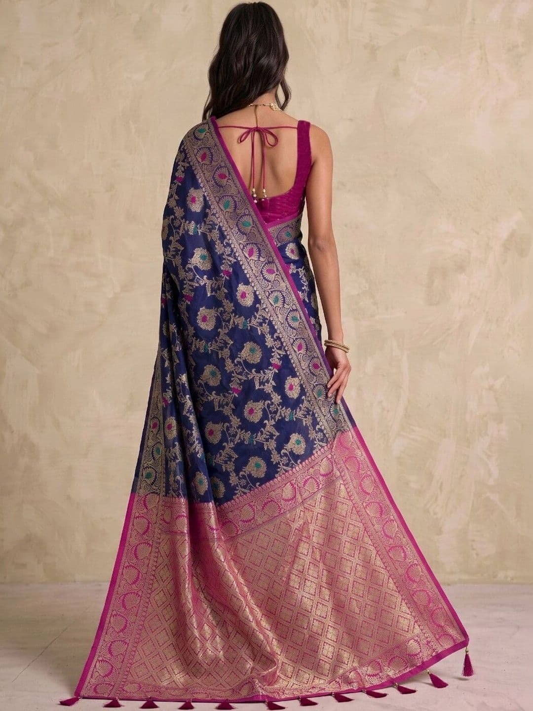 SAARA Woven Design Zari Silk Blend Saree thumbnail 5