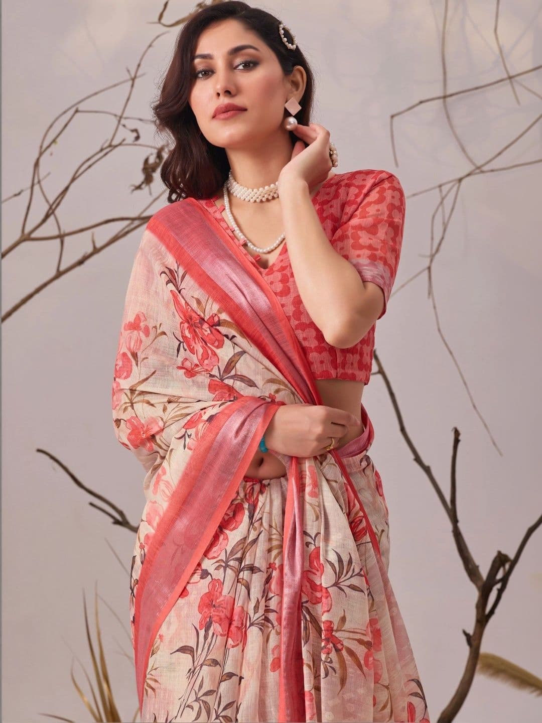 DIVASTRI Floral Linen Blend Designer Saree thumbnail 7
