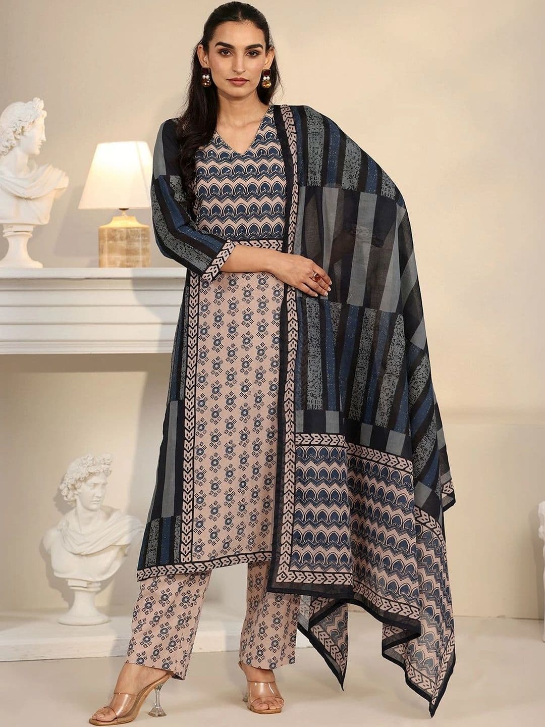 Libas Women Ethnic Motifs Printed Regular Kurta with Trousers & With Dupatta thumbnail 4