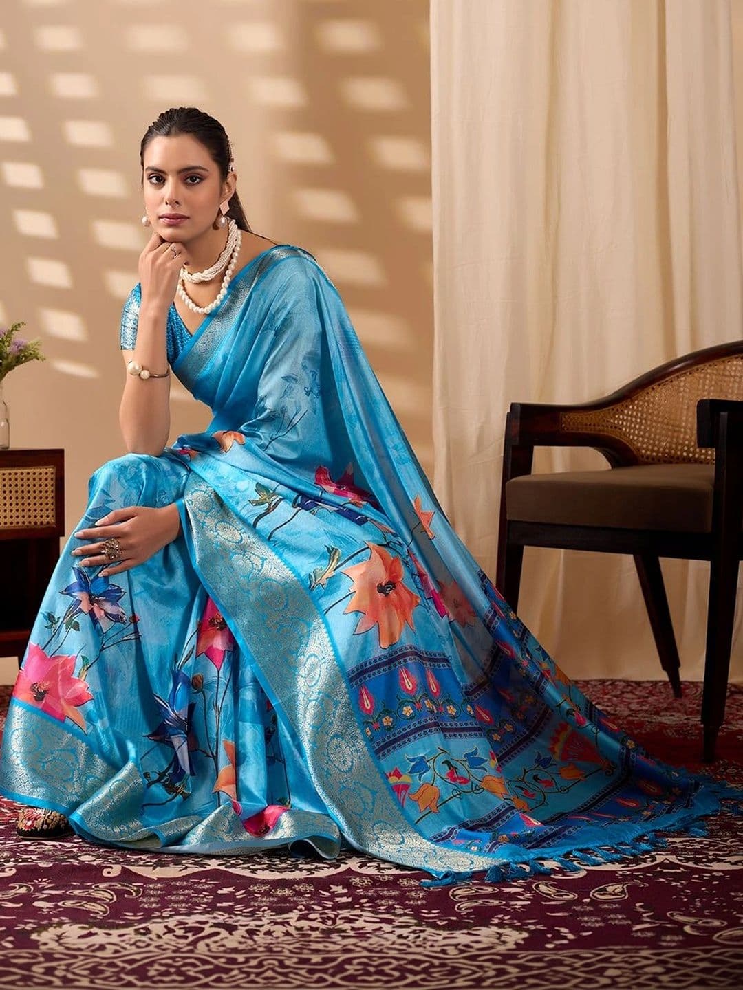 Mitera Floral Zari Silk Blend Designer Saree thumbnail 2