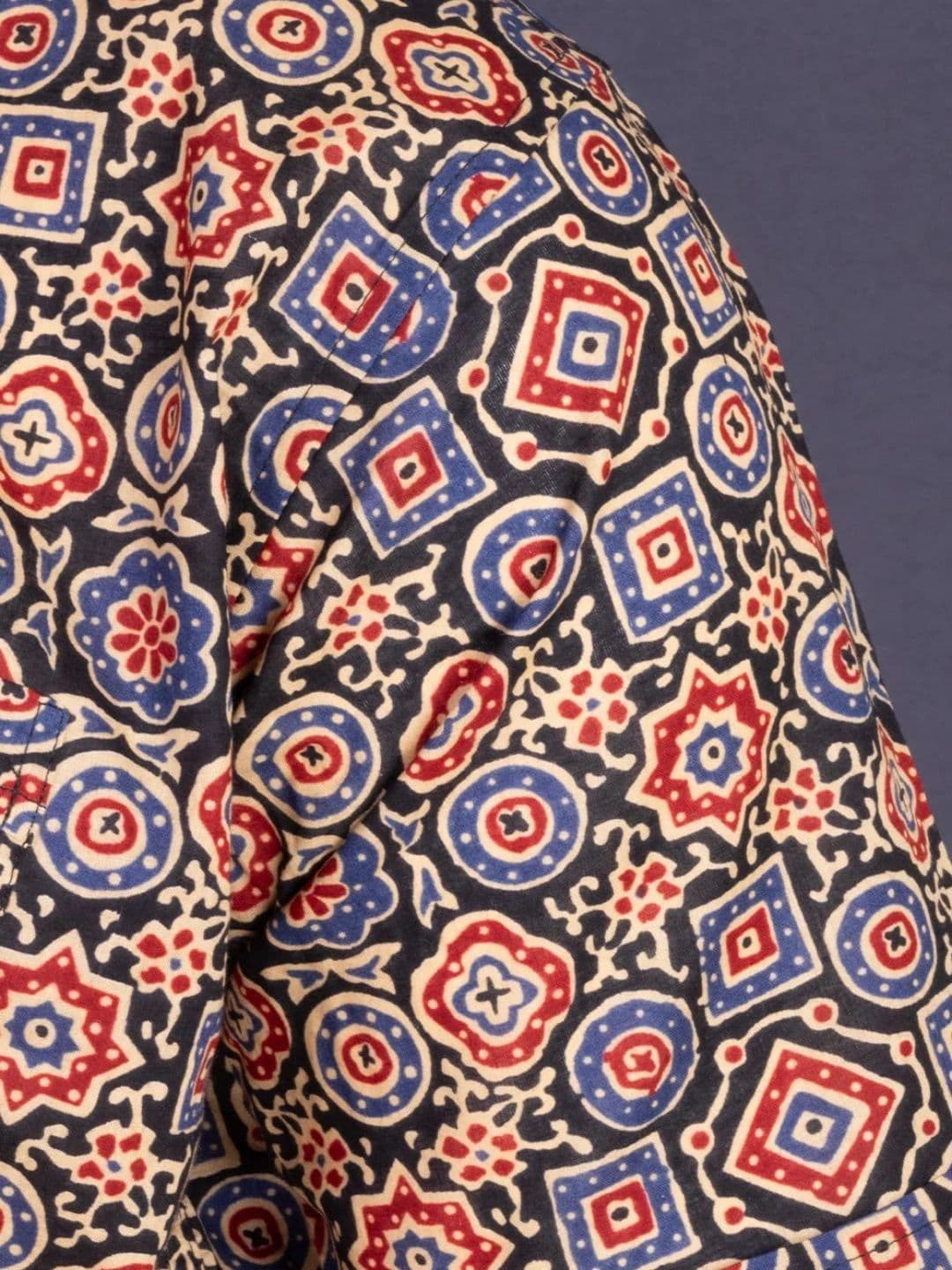 Avishya Men Geometric Printed Handloom Kurta thumbnail 2