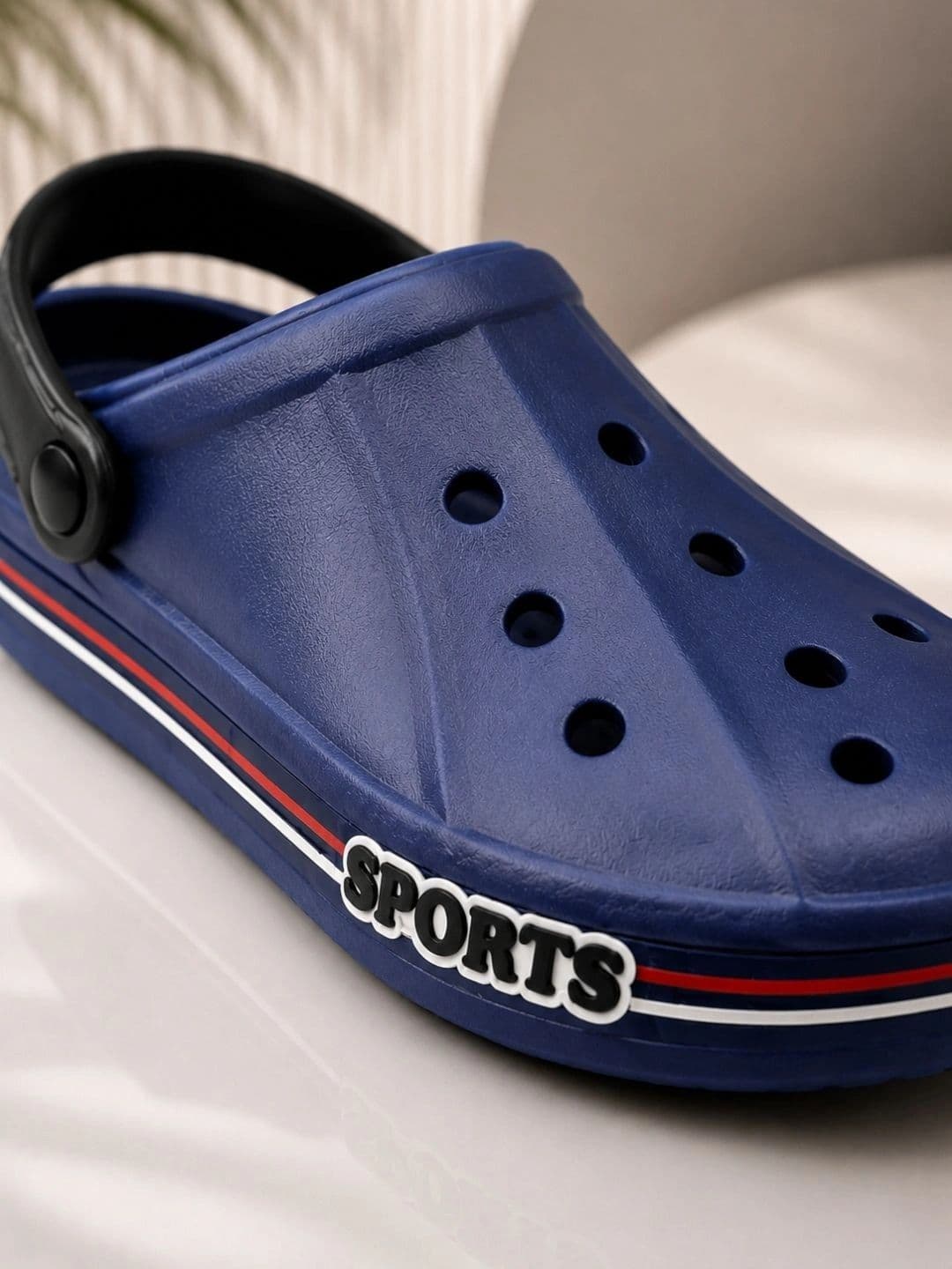 glitchez Men Colourblocked Clogs thumbnail 5
