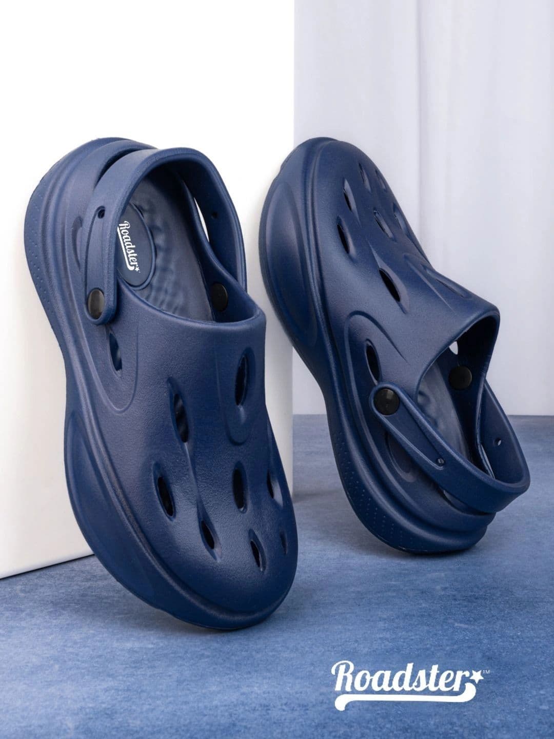 Roadster Men Comfort Lightweight Clogs With Back Strap - view 1