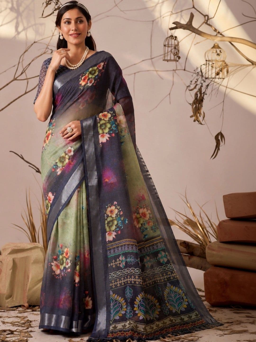 DIVASTRI Floral Zari Linen Blend Designer Patola Saree thumbnail 4