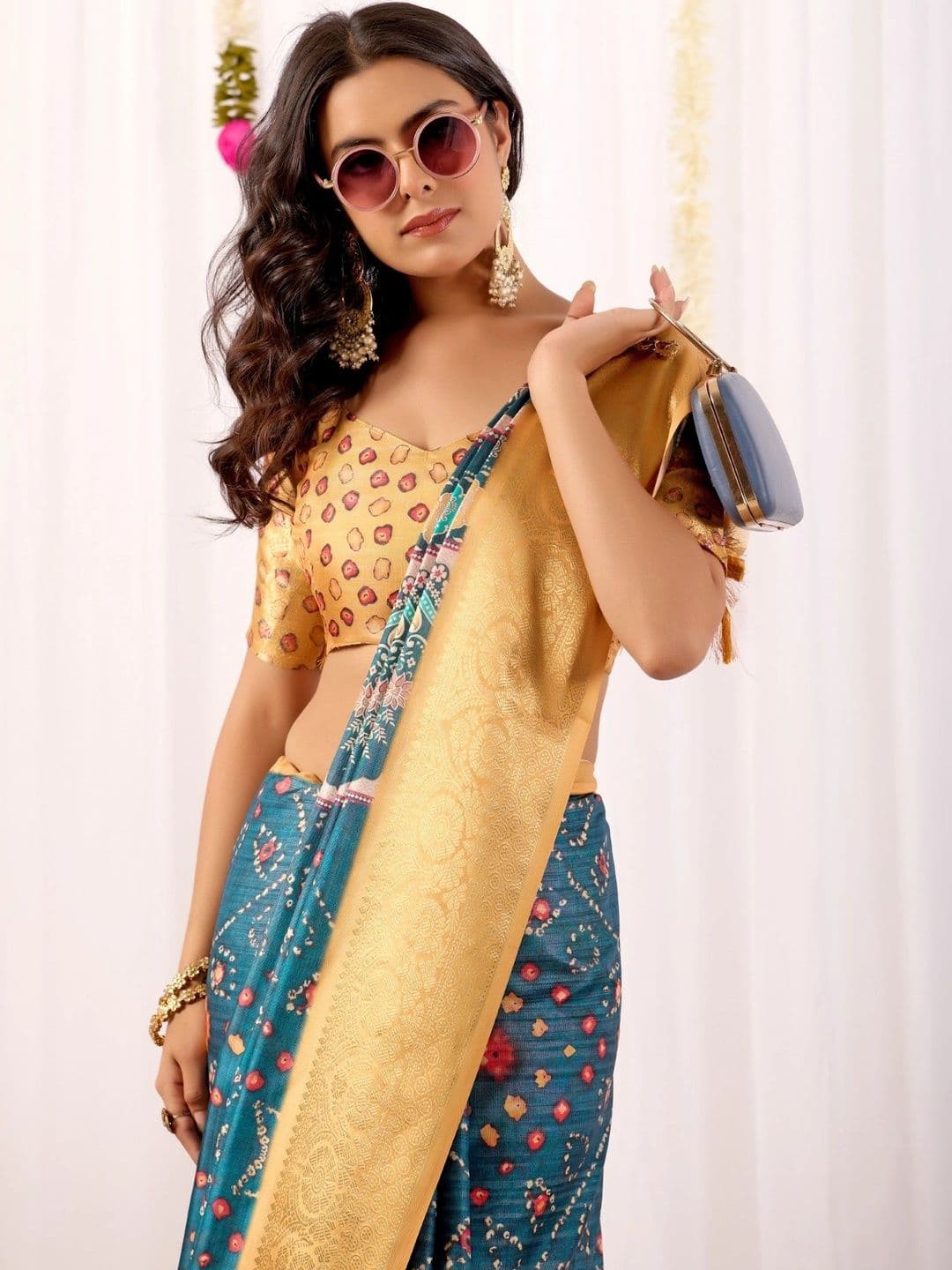 Mitera Floral Zari Silk Blend Designer Saree thumbnail 4