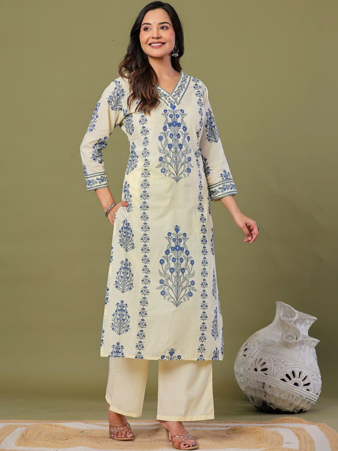 Samdwaals Women Floral Printed Regular Pure Cotton Kurta with Palazzos & With Dupatta thumbnail 5