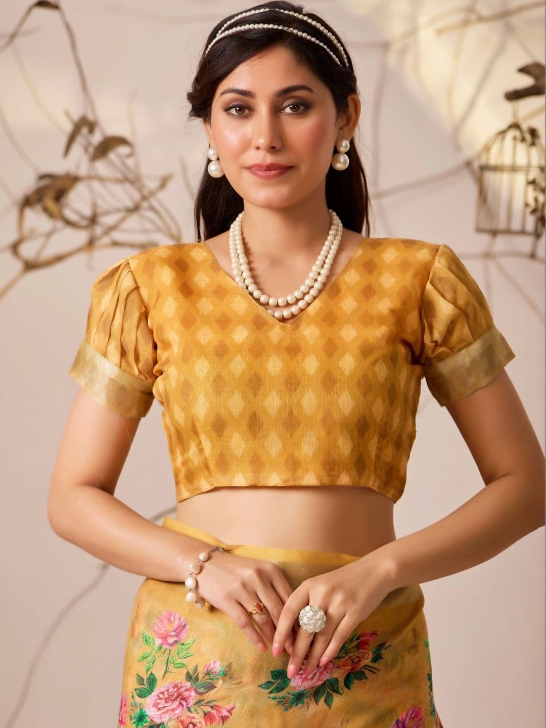 DIVASTRI Floral Zari Linen Blend Designer Saree thumbnail 6