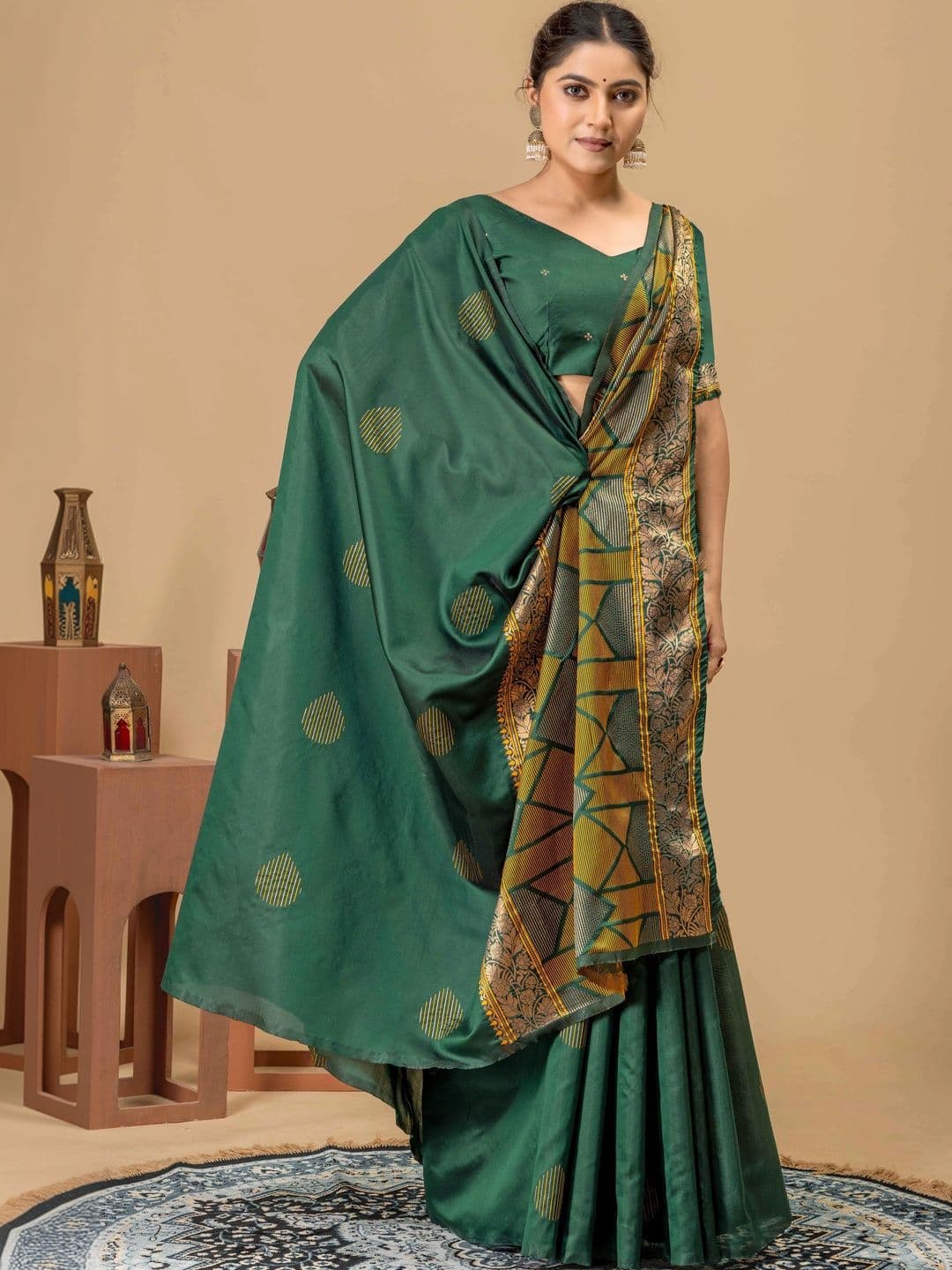 UMANTA Woven Design Zari Silk Blend Banarasi Saree thumbnail 3