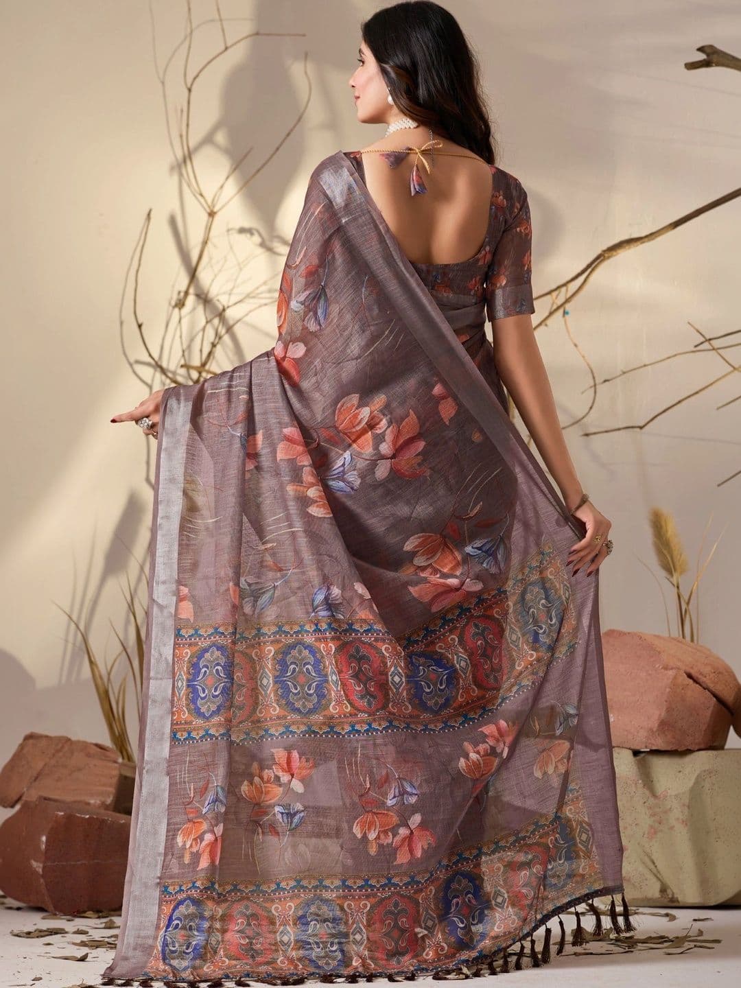 DIVASTRI Floral Zari Linen Blend Designer Saree thumbnail 7