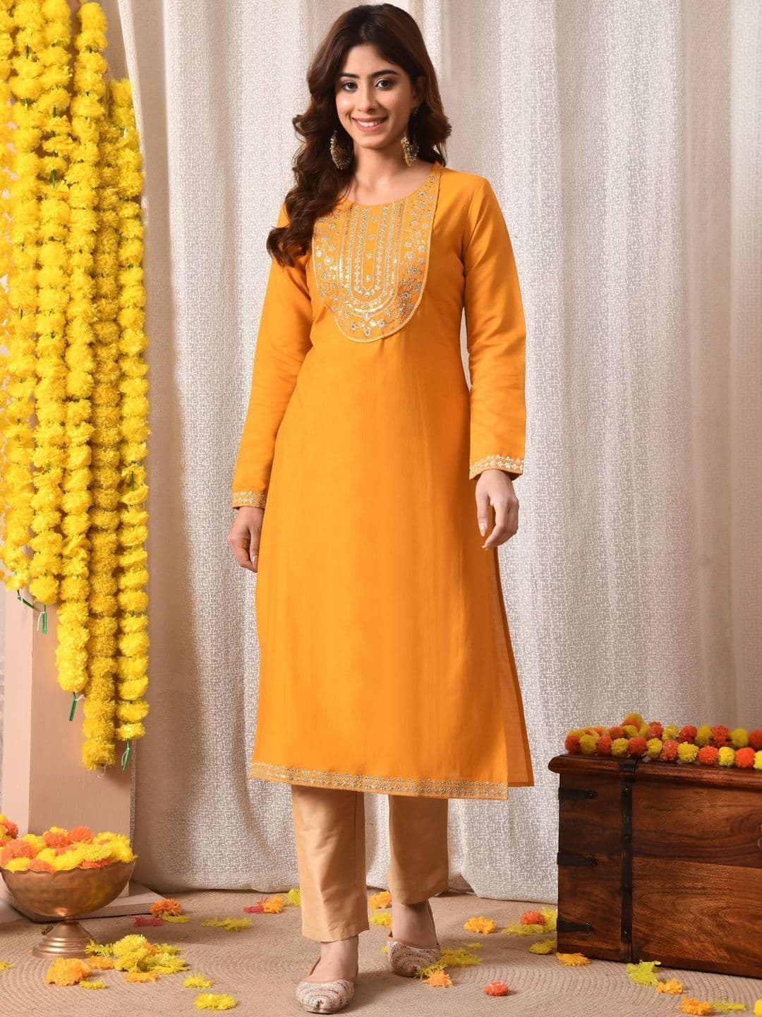 BKApparels Women Embroidered Floral Kurta thumbnail 6