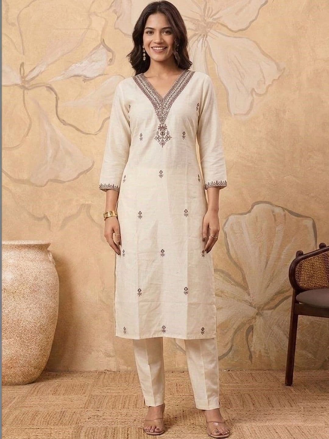House of Pataudi Women Embroidered Thread Work Pure Cotton Kurta with Trousers & Dupatta thumbnail 4