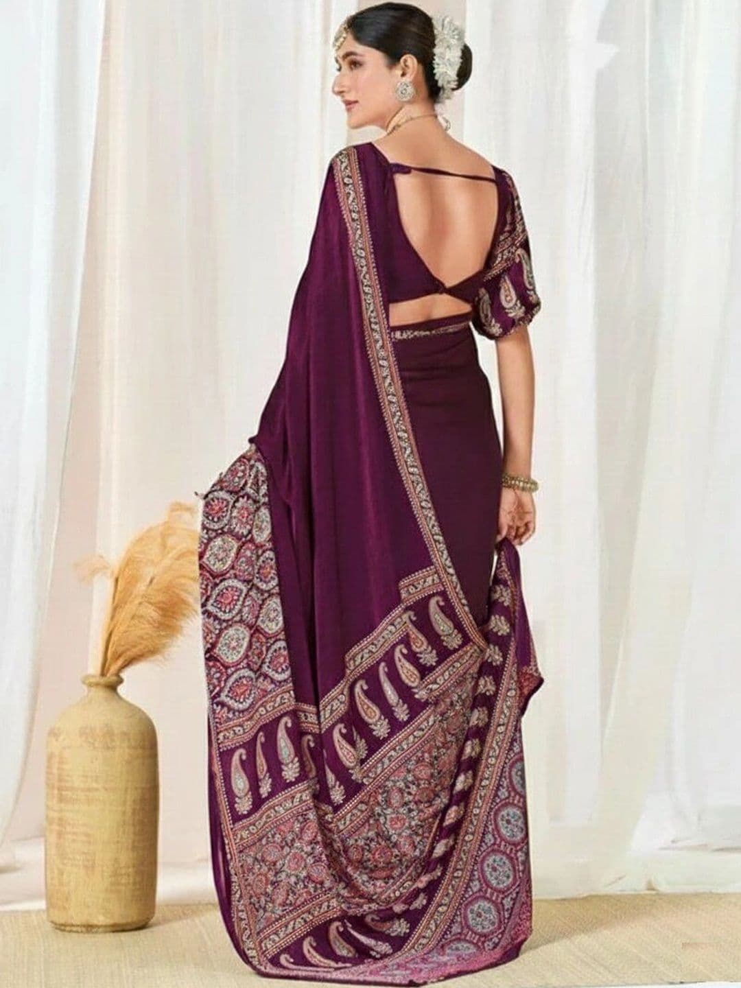 NARIVESH TRENDS Ethnic Motifs Art Silk Saree thumbnail 3