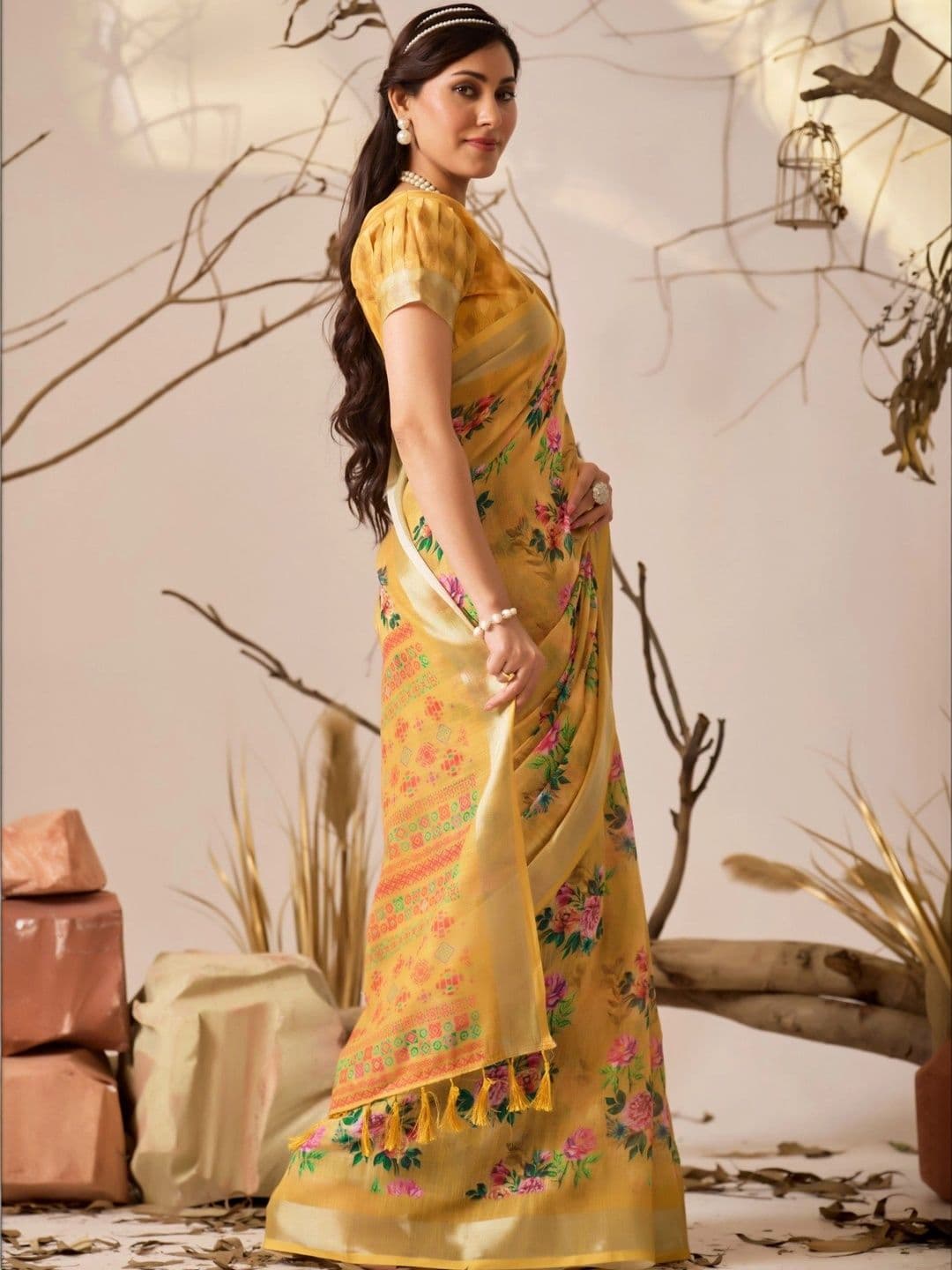 DIVASTRI Floral Zari Linen Blend Designer Saree thumbnail 7