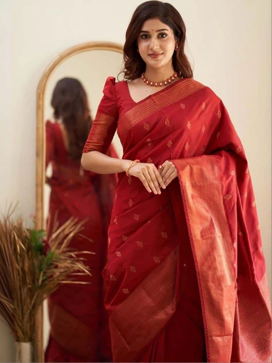 NARIVESH TRENDS Woven Design Zari Silk Cotton Saree thumbnail 3