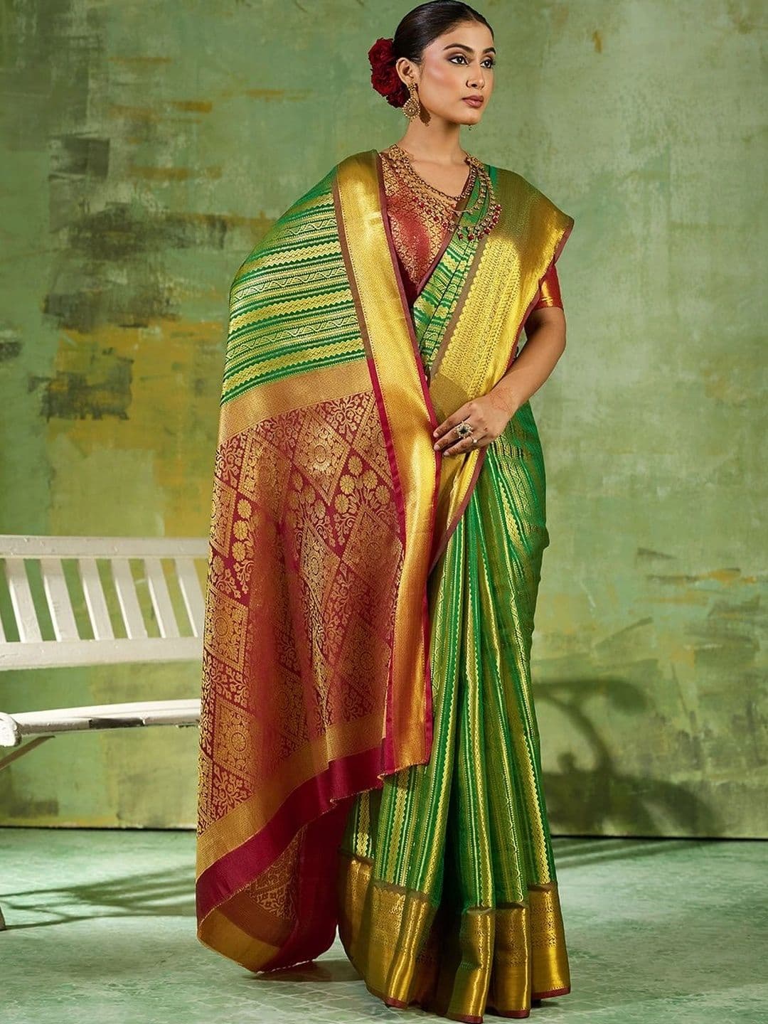 Sutriti Woven Design Zari Silk Blend Kanjeevaram Saree thumbnail 7