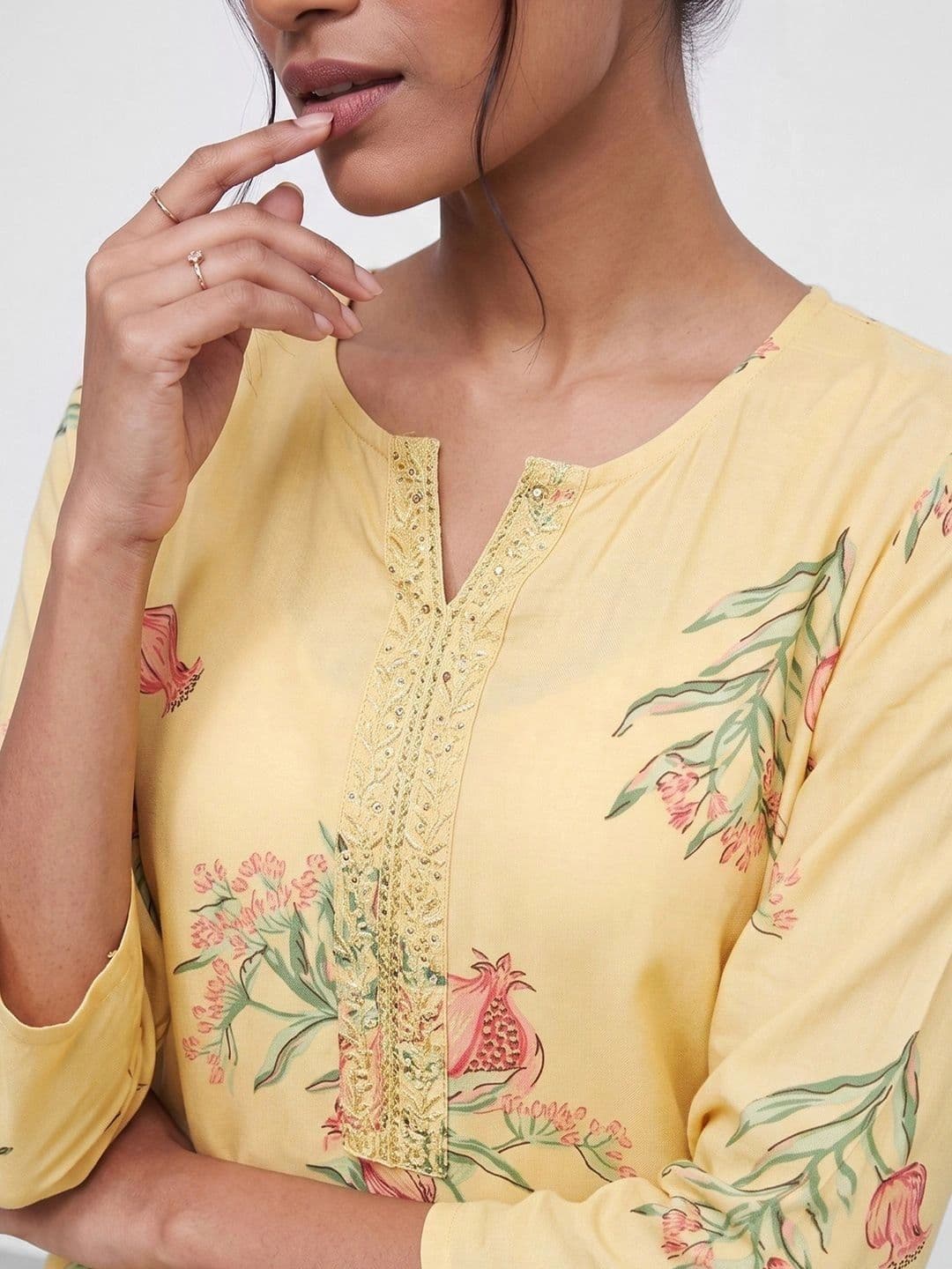 Melange by Lifestyle Women Floral Printed Thread Work Floral Kurta thumbnail 5