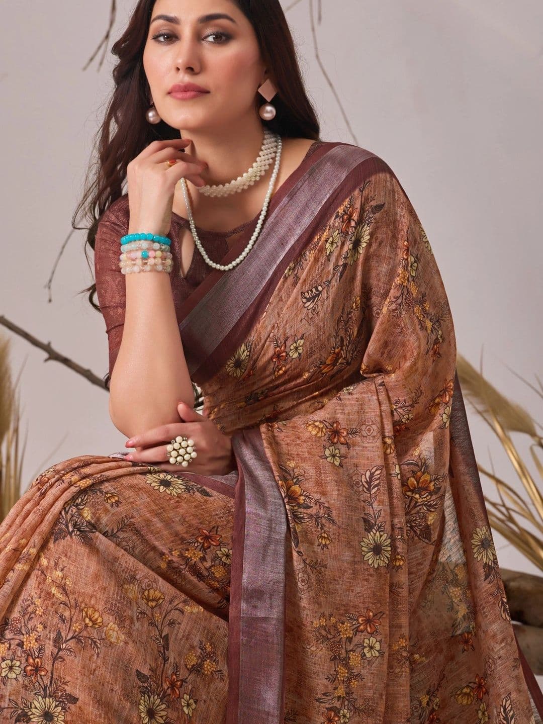 DIVASTRI Floral Linen Blend Designer Saree thumbnail 6