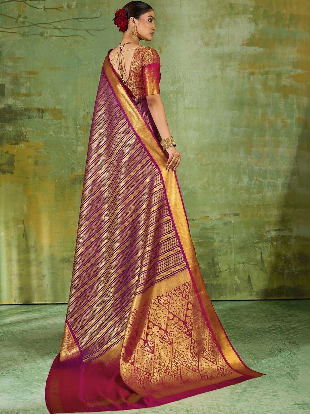 Sutriti Woven Design Zari Silk Blend Kanjeevaram Saree thumbnail 2