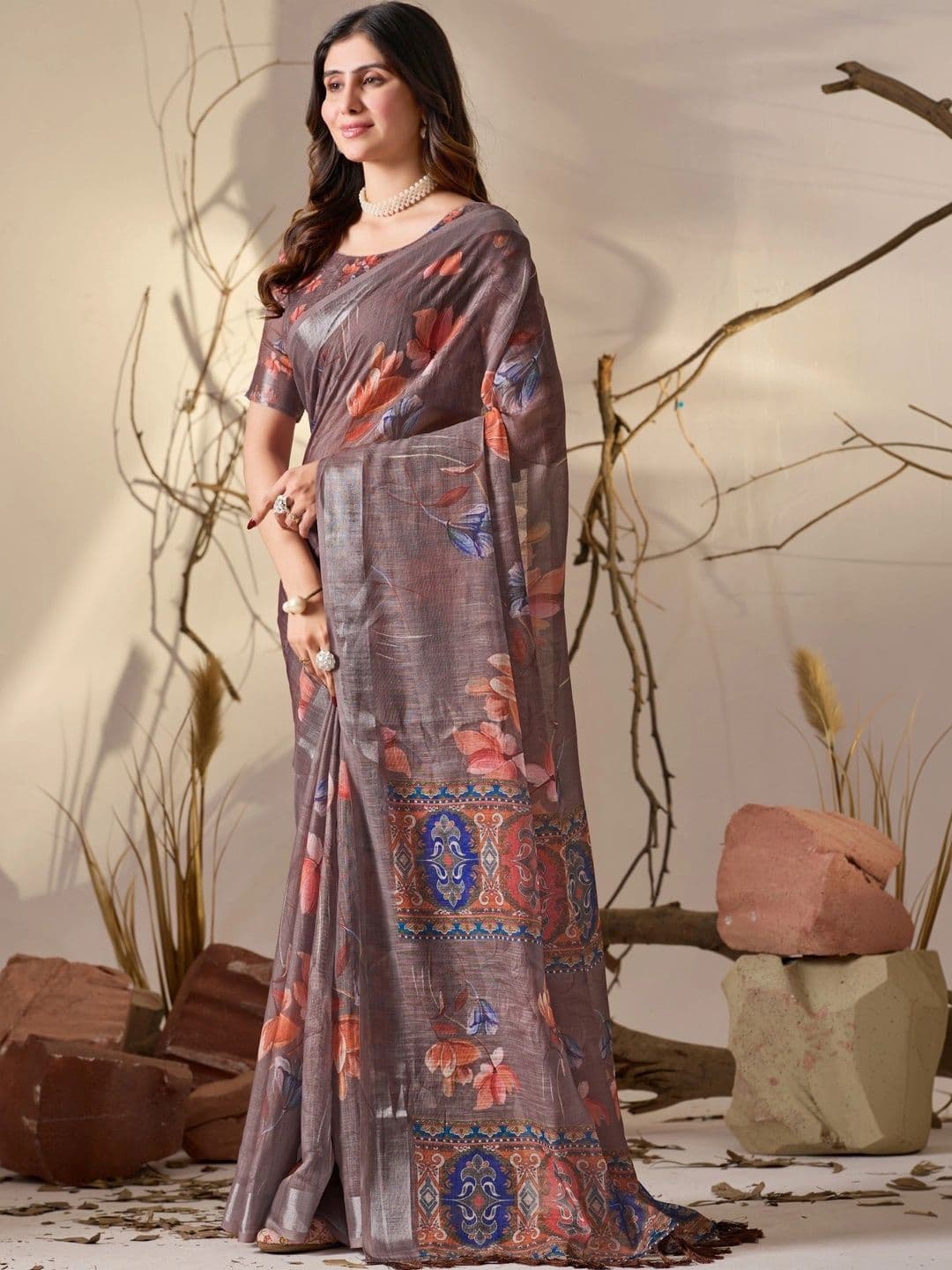 DIVASTRI Floral Zari Linen Blend Designer Saree thumbnail 6