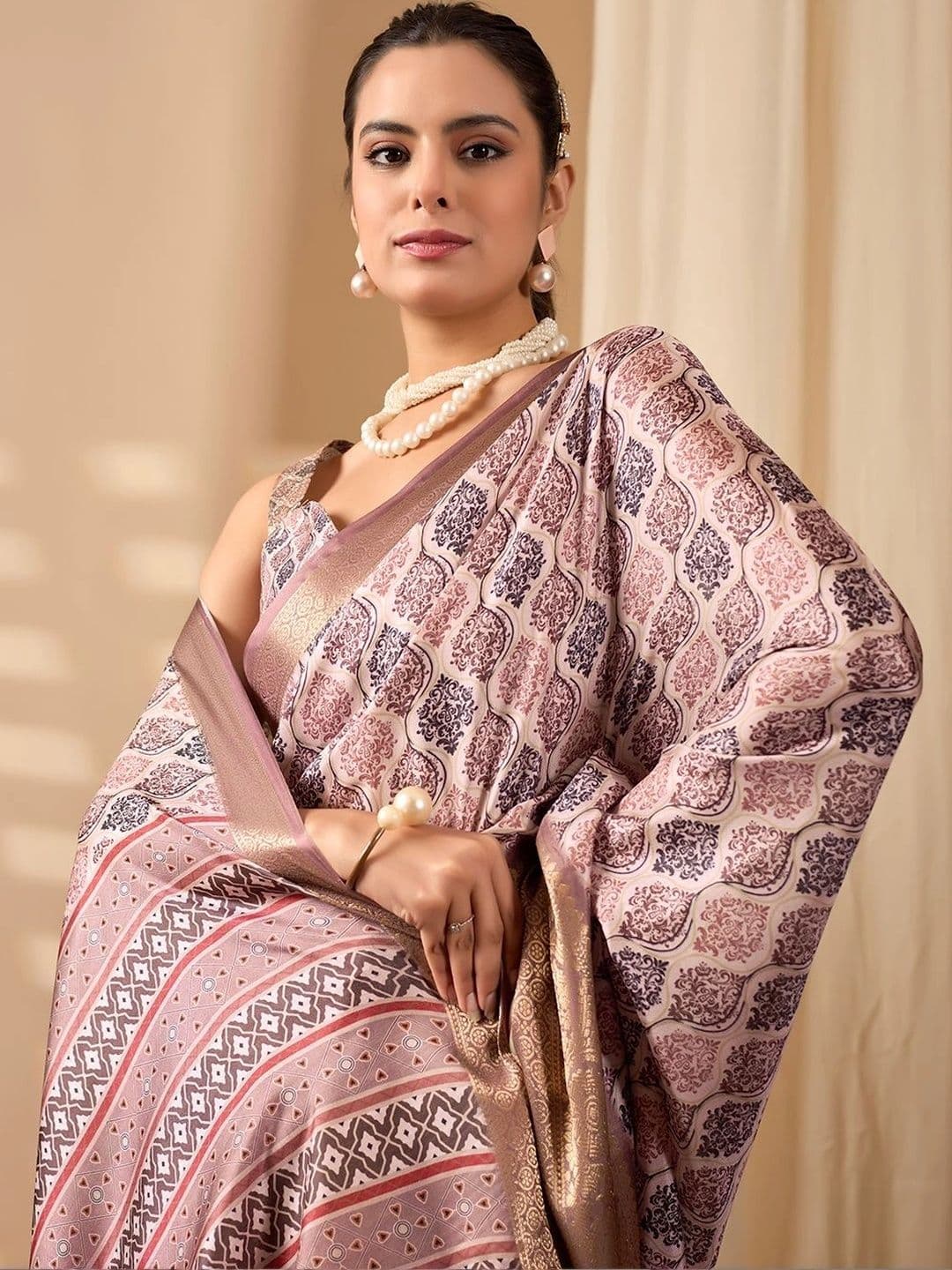 Mitera Woven Design Zari Silk Blend Designer Saree thumbnail 7