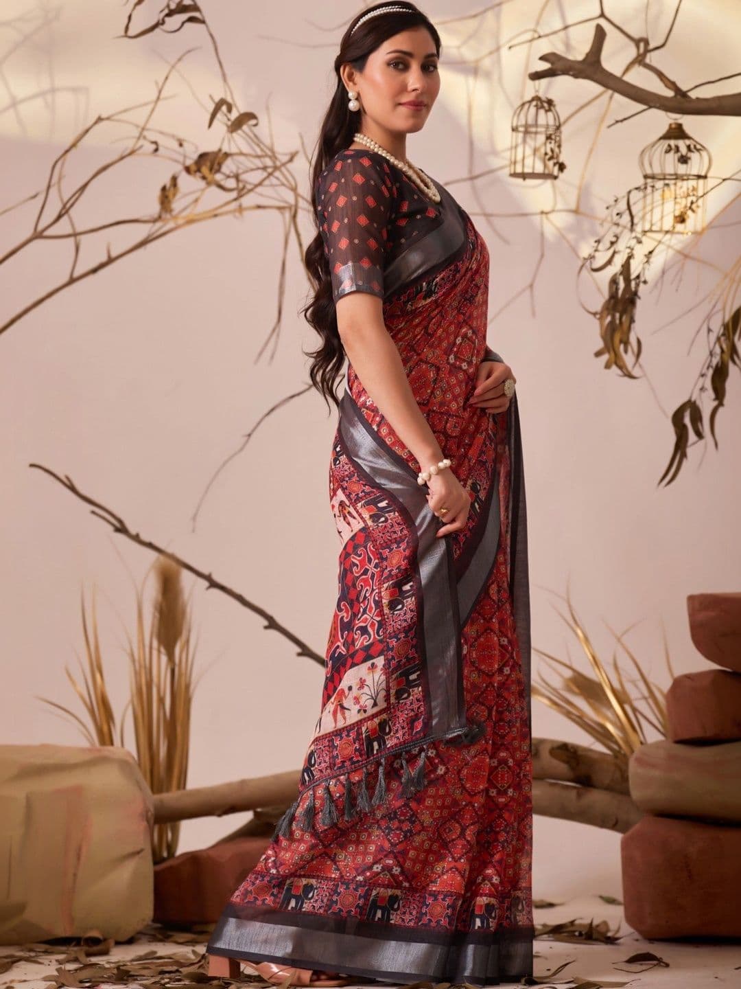 DIVASTRI Ethnic Motifs Zari Linen Blend Designer Patola Saree thumbnail 6