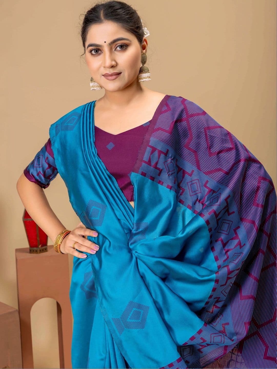 UMANTA Woven Design Silk Blend Banarasi Saree thumbnail 4