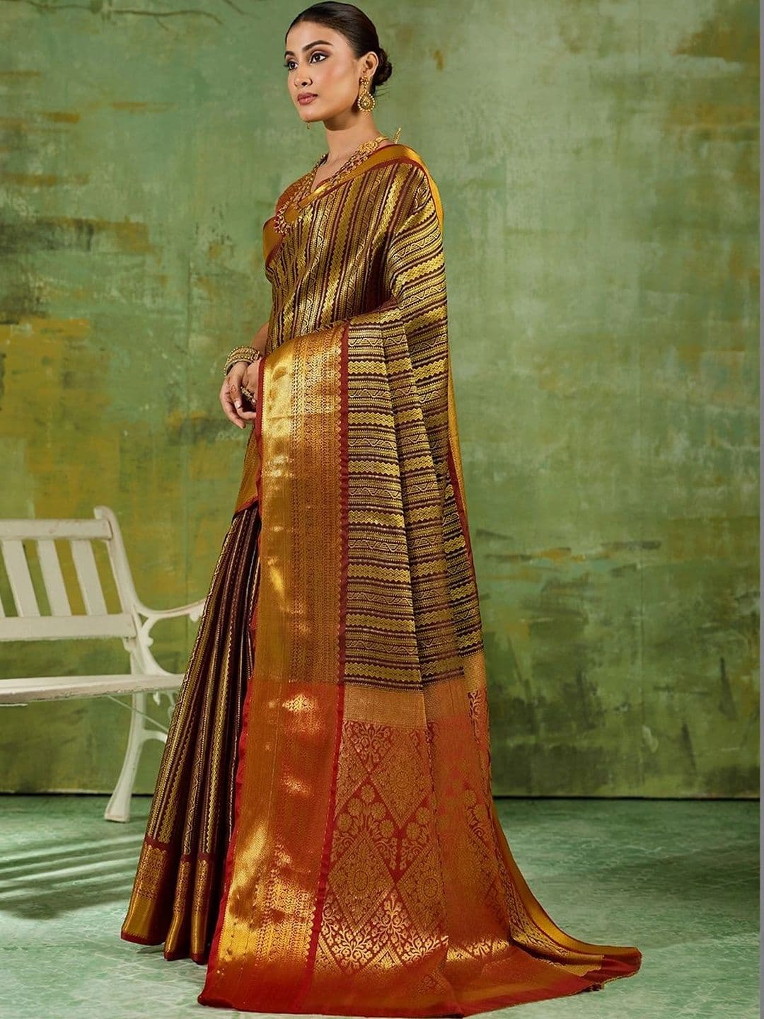 Sutriti Woven Design Zari Silk Blend Kanjeevaram Saree thumbnail 2