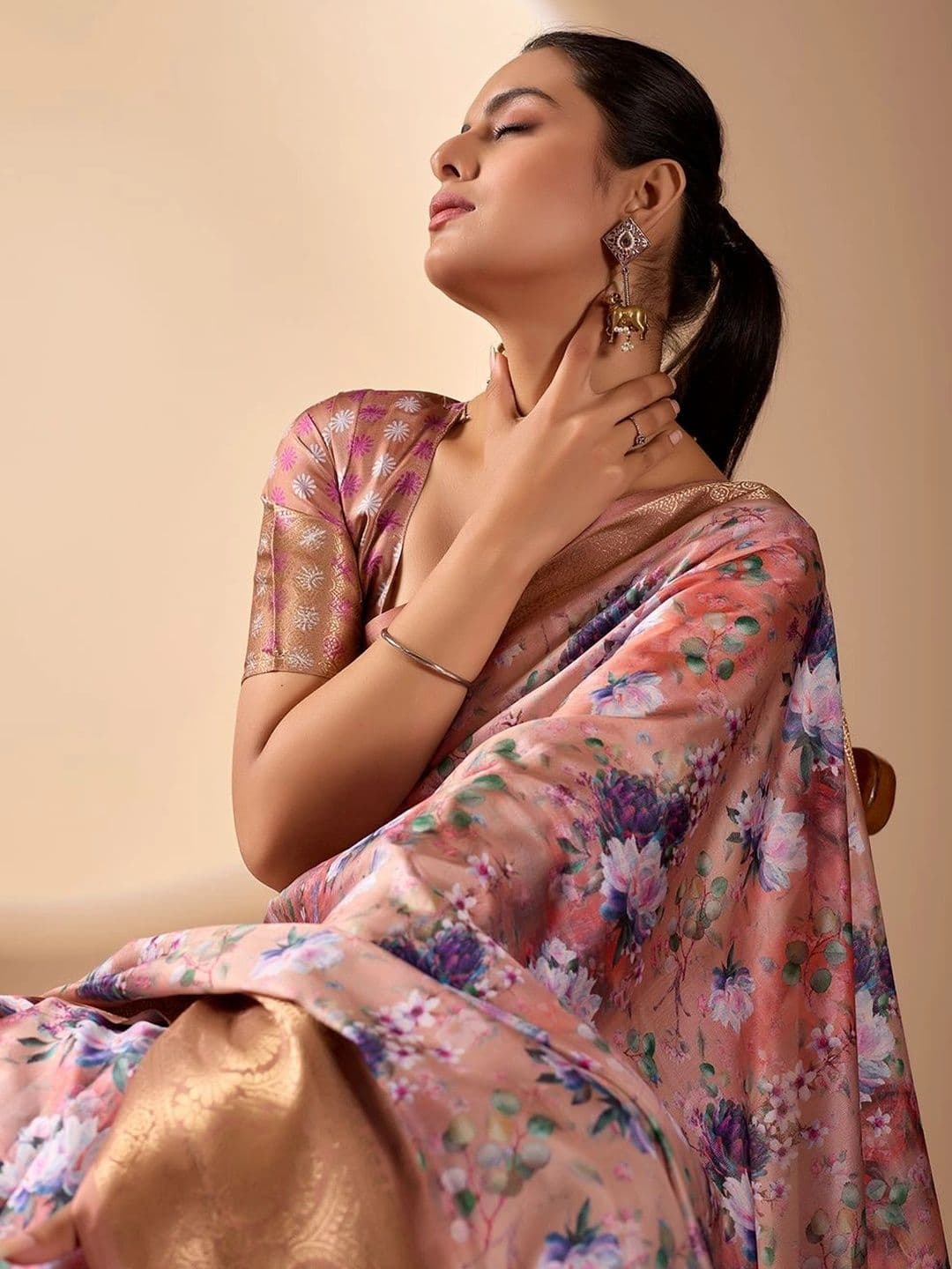 Mitera Floral Zari Silk Blend Designer Saree thumbnail 2