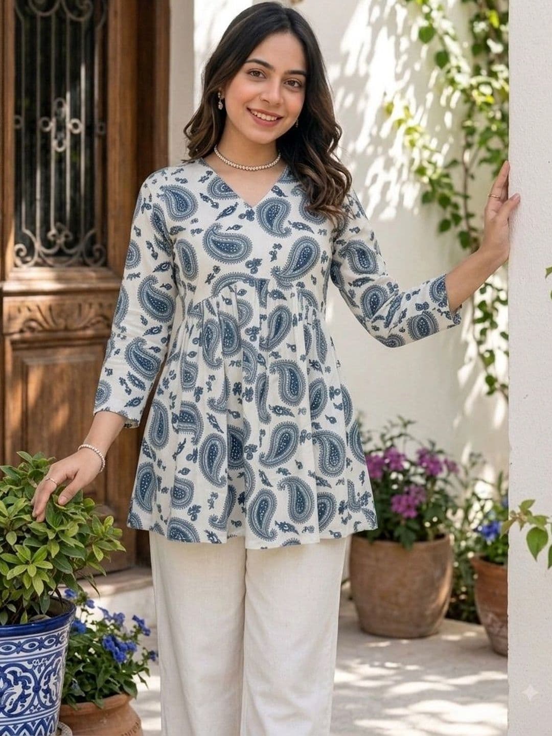 Fyunl Women Paisley Printed Kurta thumbnail 2