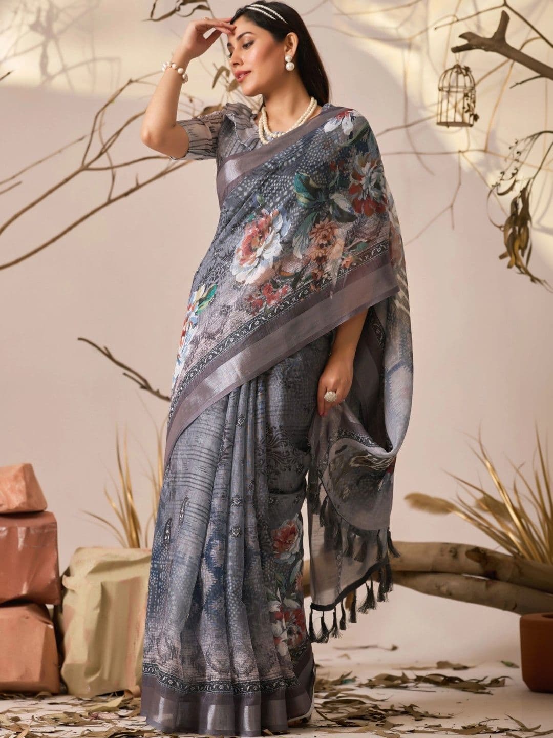DIVASTRI Floral Zari Linen Blend Designer Patola Saree thumbnail 5