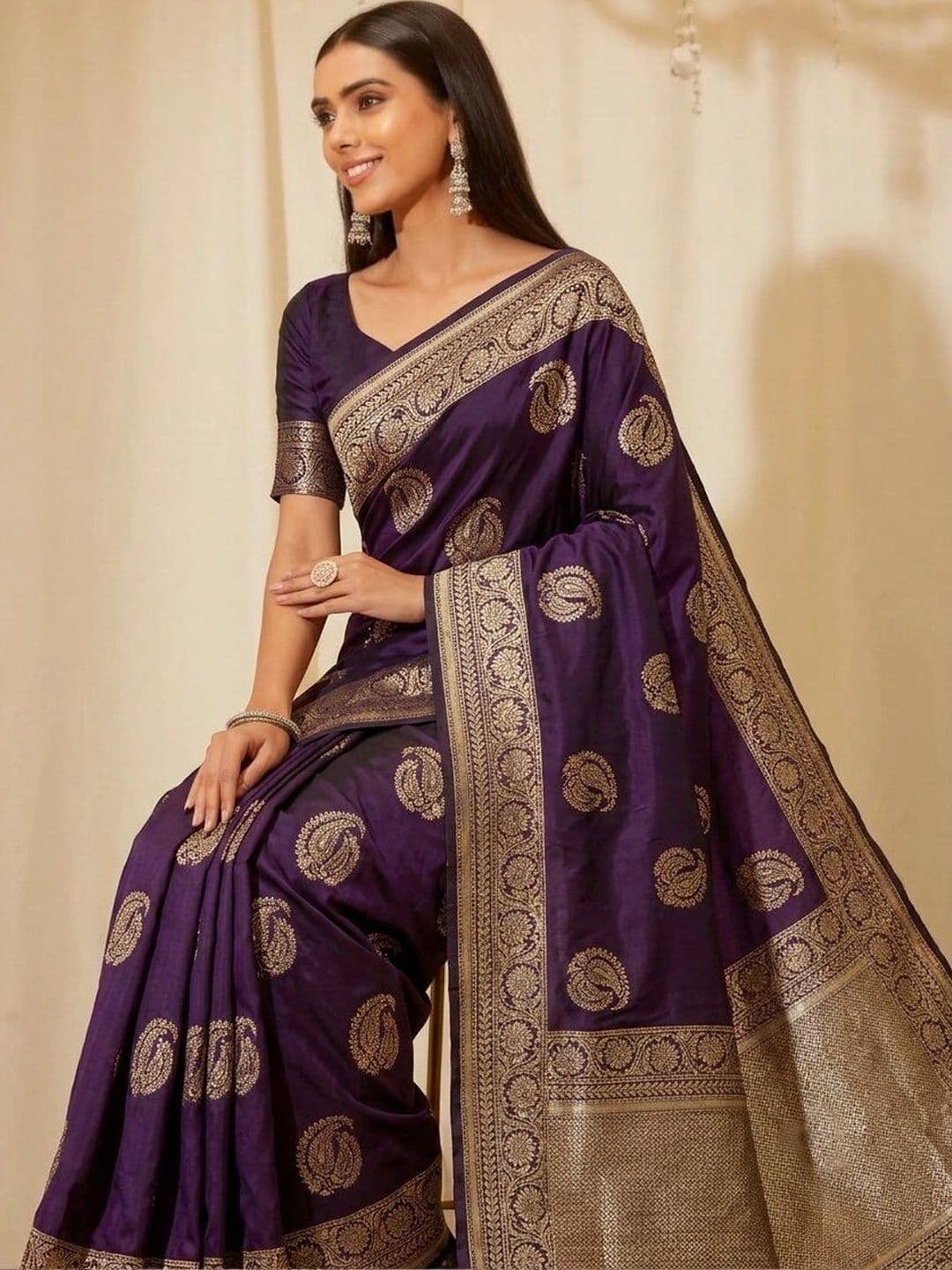 UMANTA Woven Design Zari Silk Blend Banarasi Saree thumbnail 4