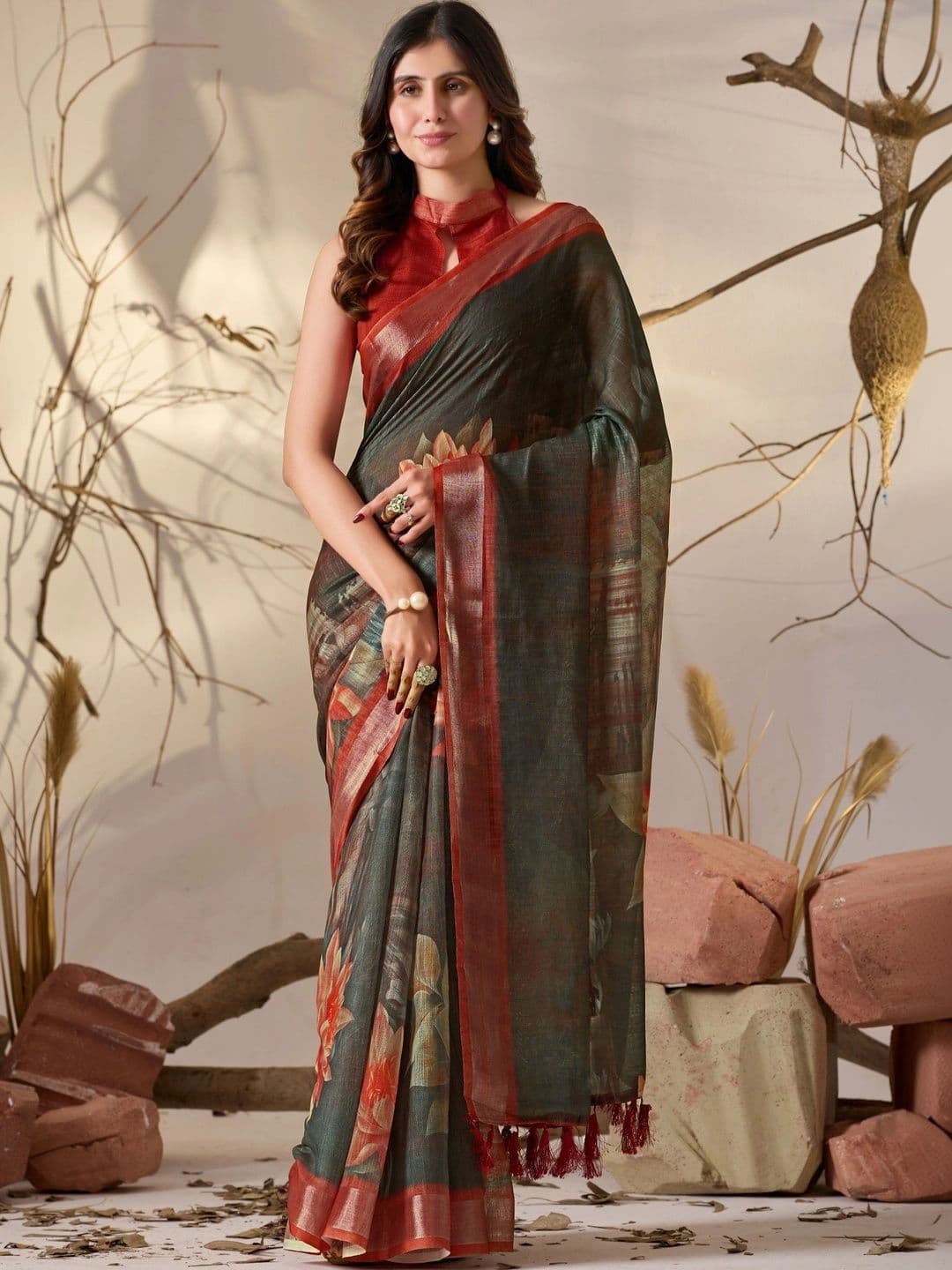 DIVASTRI Floral Zari Linen Blend Designer Saree - view 1