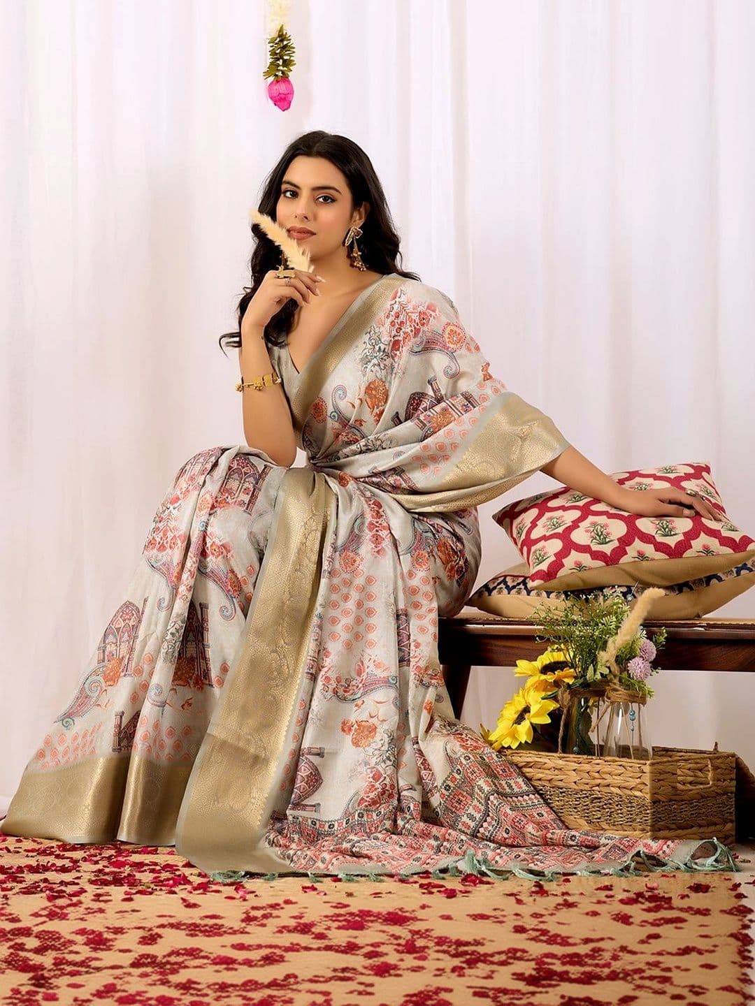 Mitera Paisley Zari Silk Blend Designer Saree thumbnail 4